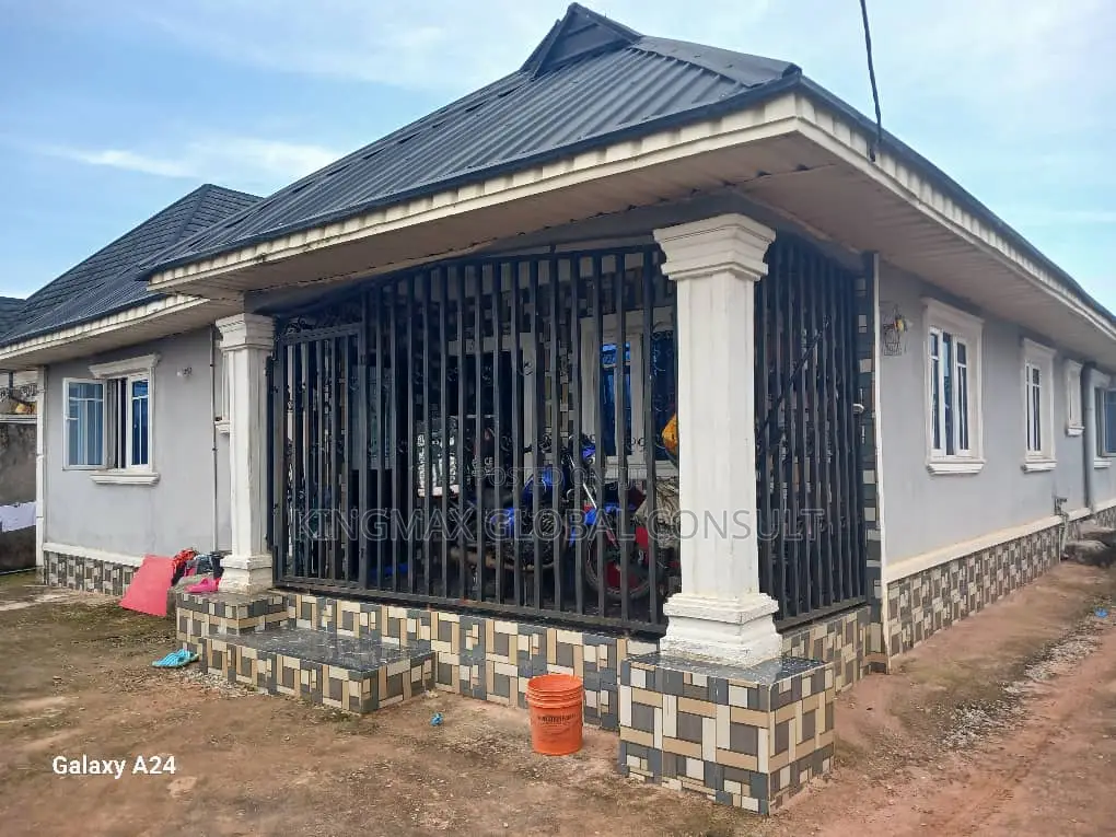 6bdrm Bungalow in Benin City for sale in Benin City
