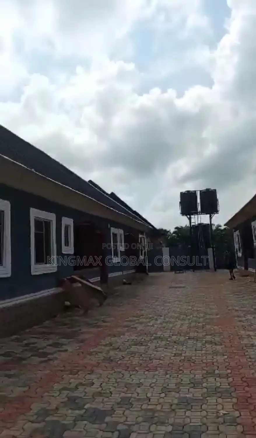 12bdrm Bungalow in Benin City for sale in Benin City