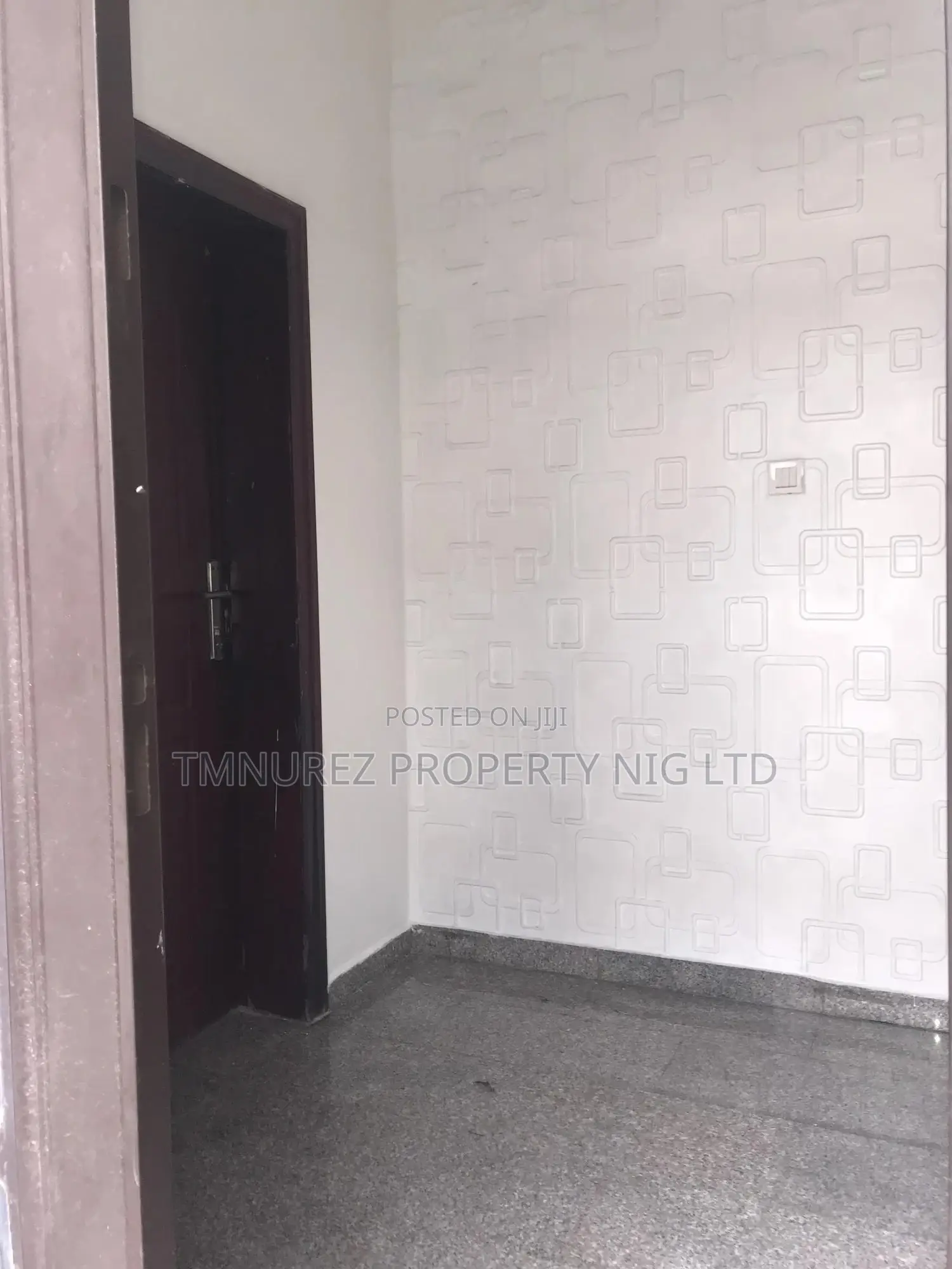Shop Very Standard at Busy Road for Sale at Igbo Efon in Lekki