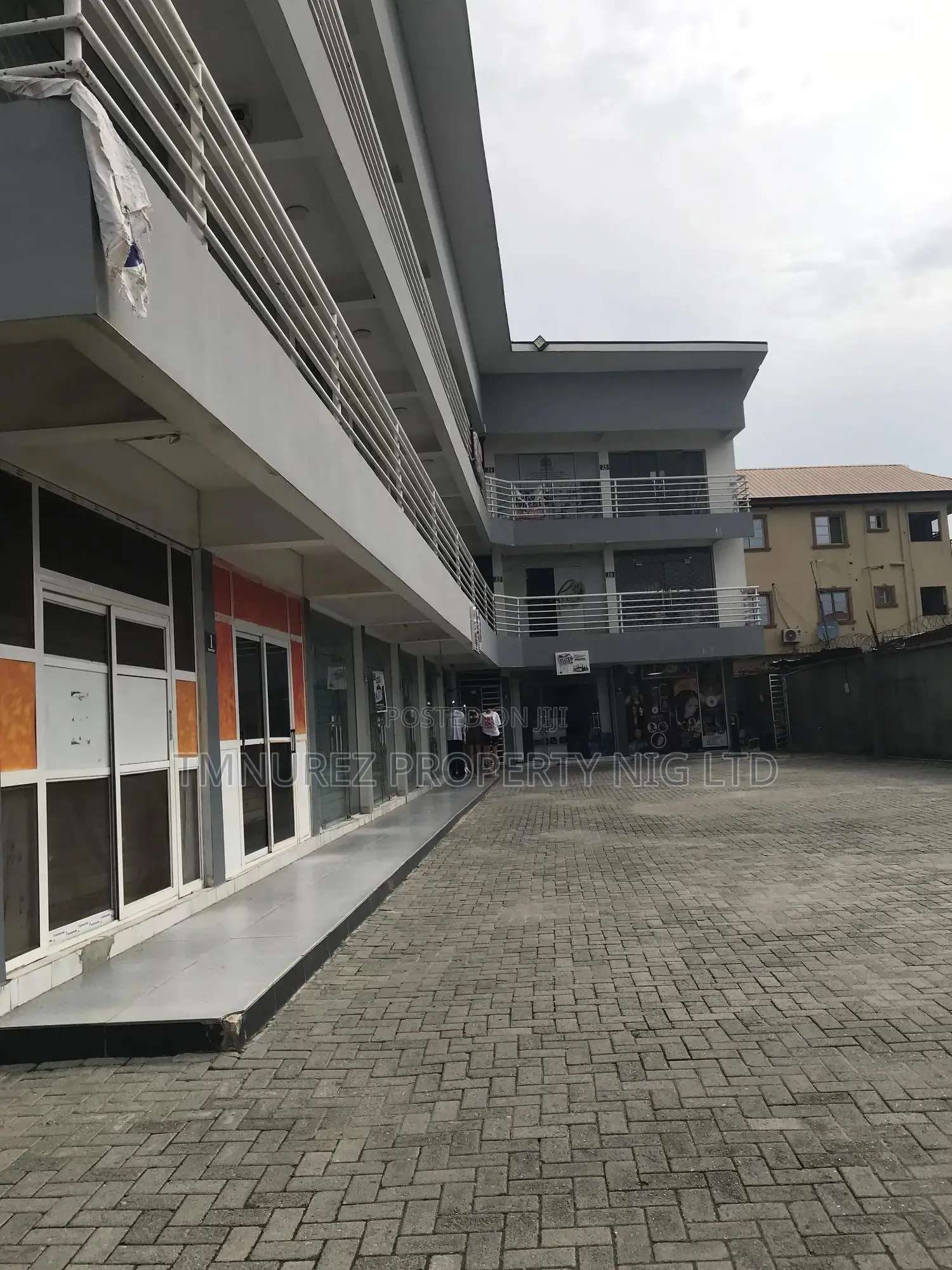 Shop Very Standard at Busy Road for Sale at Igbo Efon in Lekki