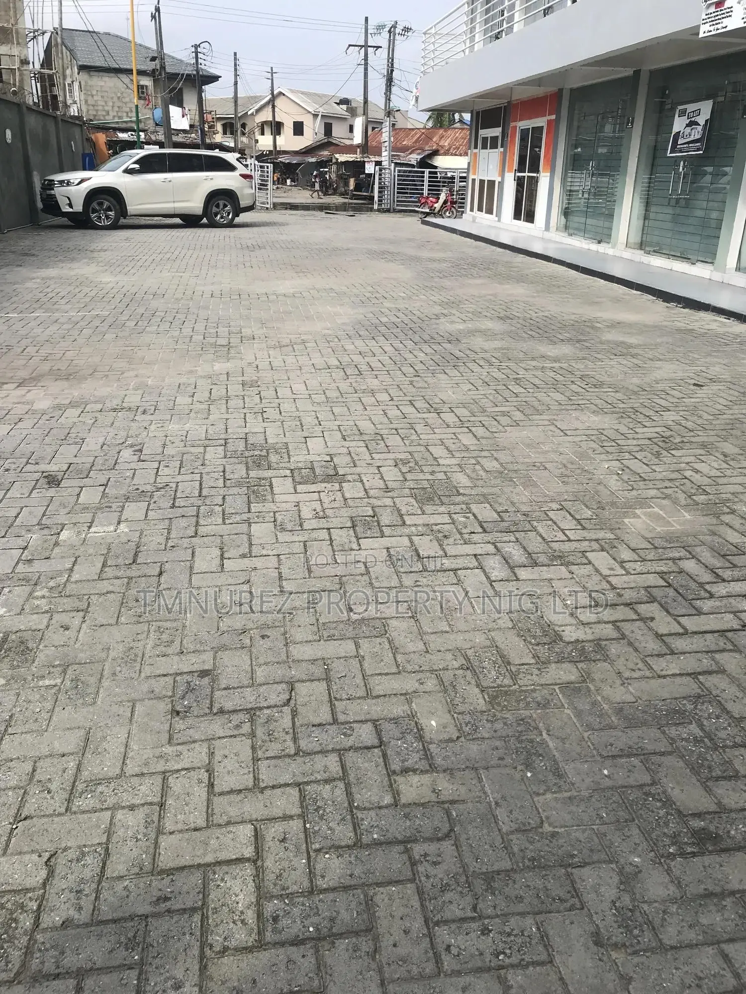 Shop Very Standard at Busy Road for Sale at Igbo Efon in Lekki