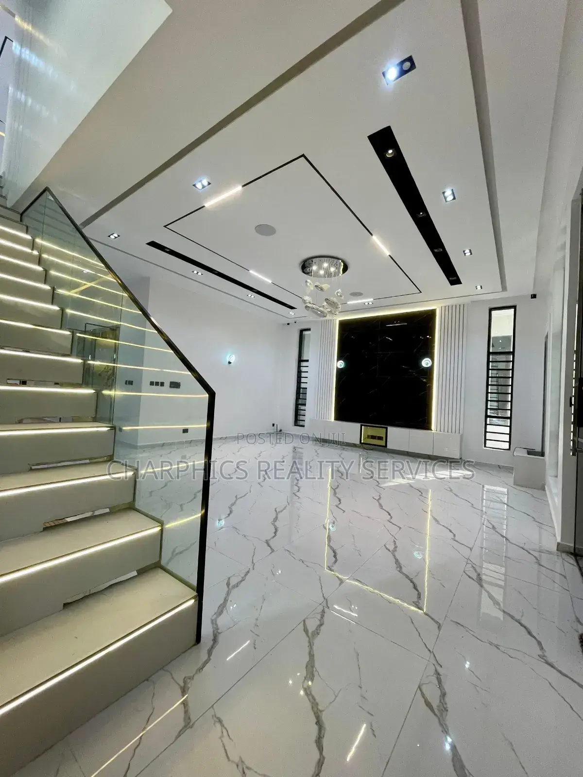 5bdrm Duplex in Chevron for sale in Chevron