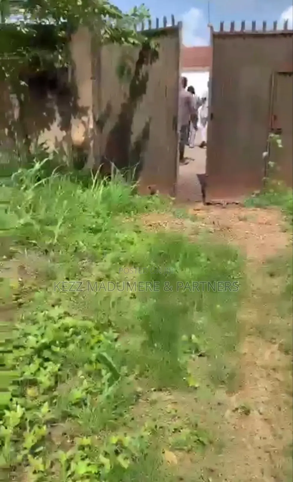 For Sale : 1000 SQMTRS Land at Old Gra by Graceland College in Enugu