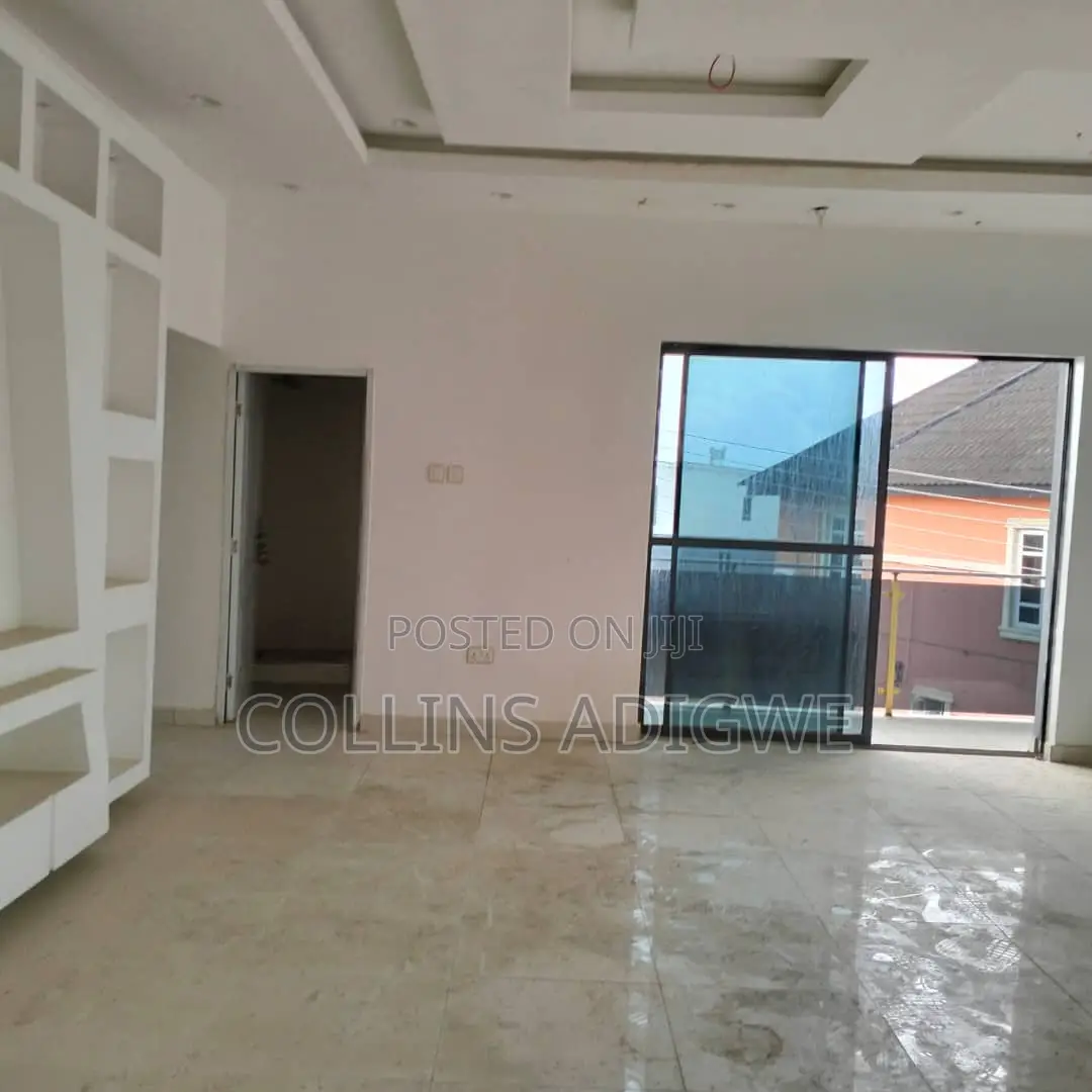4bdrm Duplex in Monastery Road for sale in Sangotedo