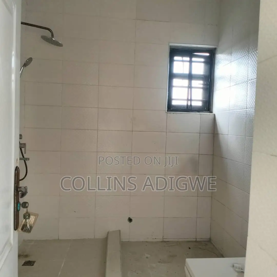 4bdrm Duplex in Monastery Road for sale in Sangotedo