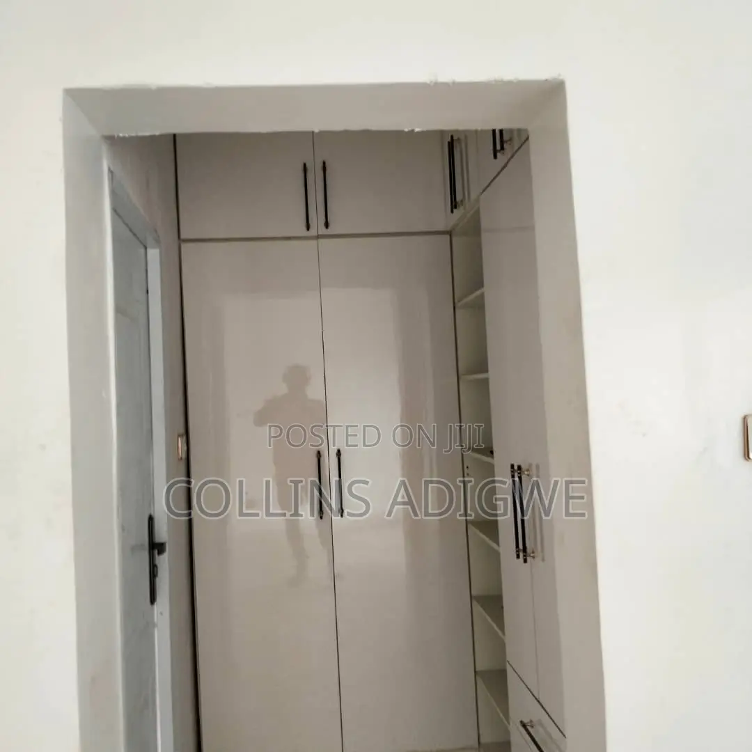 4bdrm Duplex in Monastery Road for sale in Sangotedo