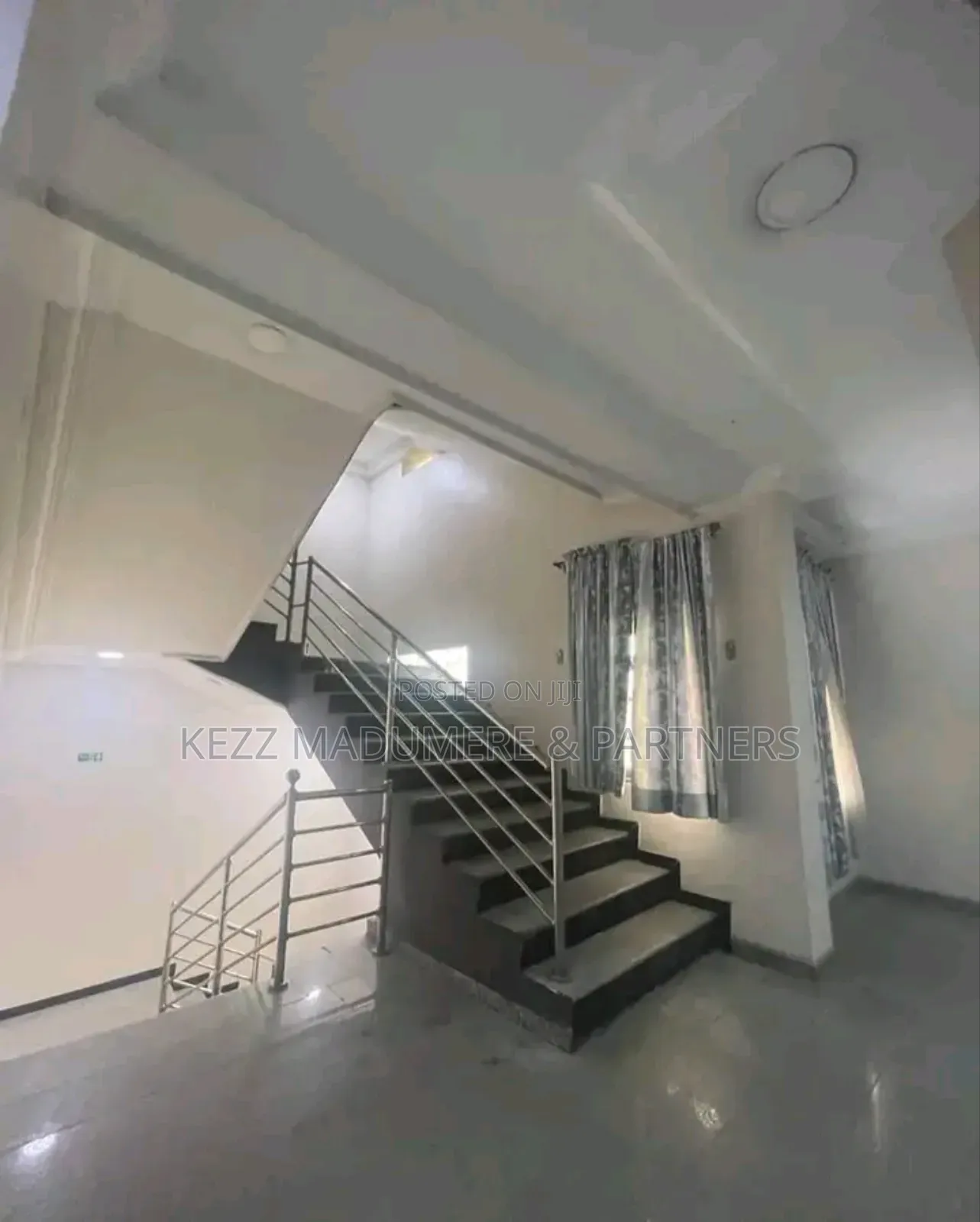 For Sale: Functional 35 Rooms Hotel in Port Harcourt in Port-Harcourt