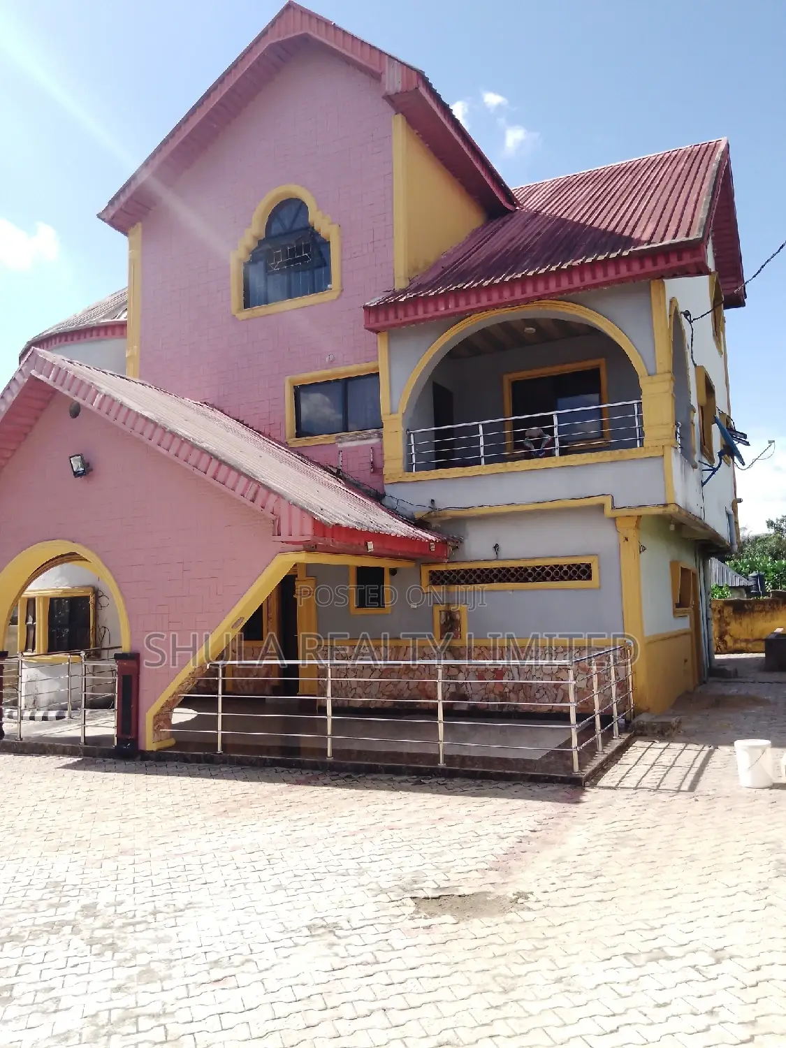 Furnished 8bdrm House in Okokomaiko for sale in Okokomaiko