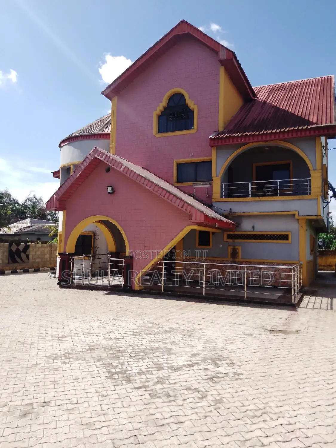 Furnished 8bdrm House in Okokomaiko for sale in Okokomaiko