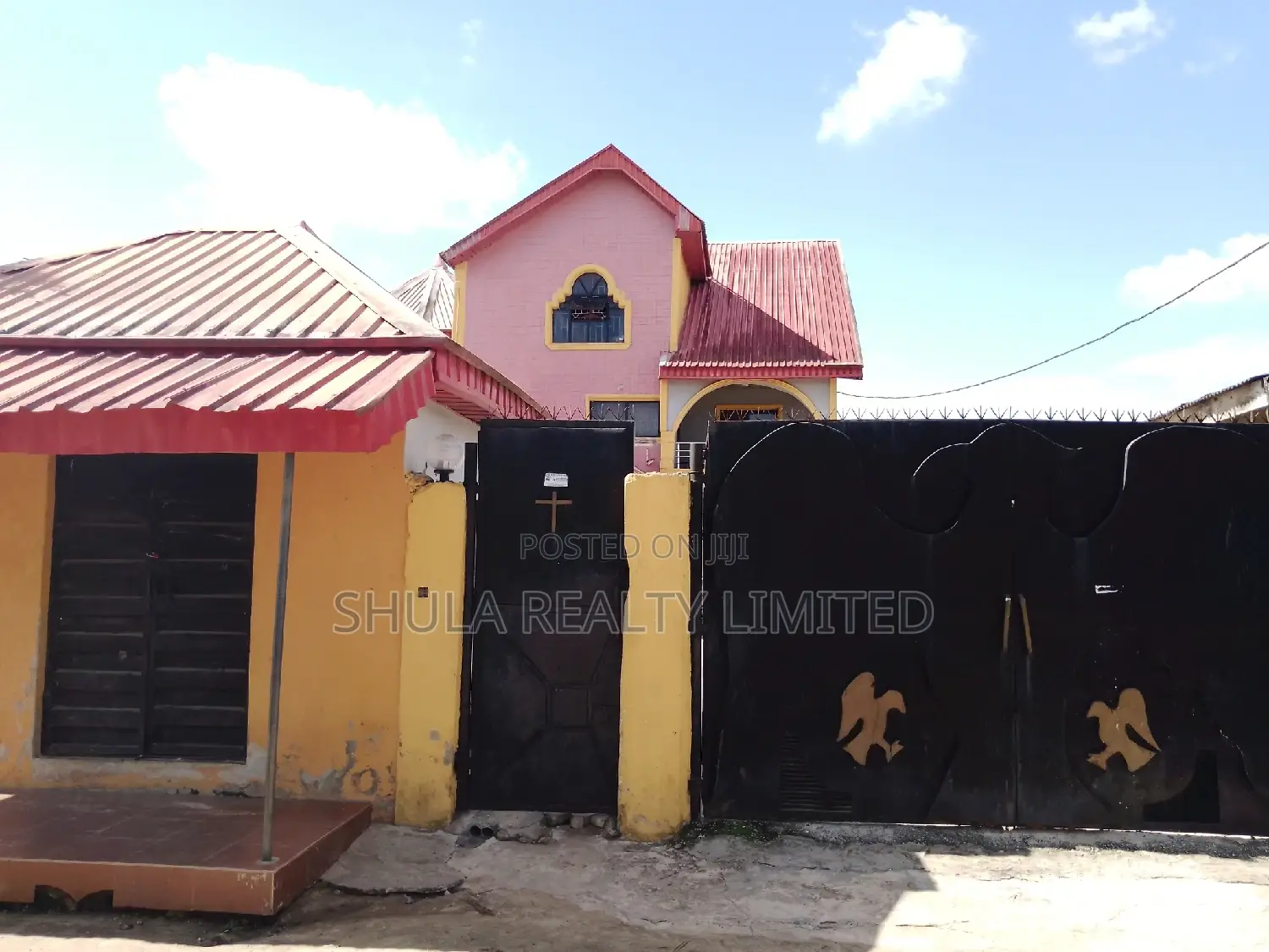 Furnished 8bdrm House in Okokomaiko for sale in Okokomaiko