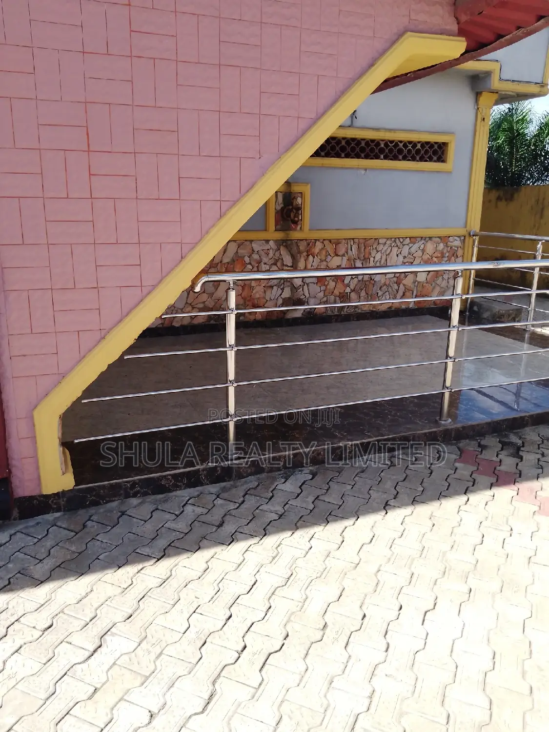 Furnished 8bdrm House in Okokomaiko for sale in Okokomaiko