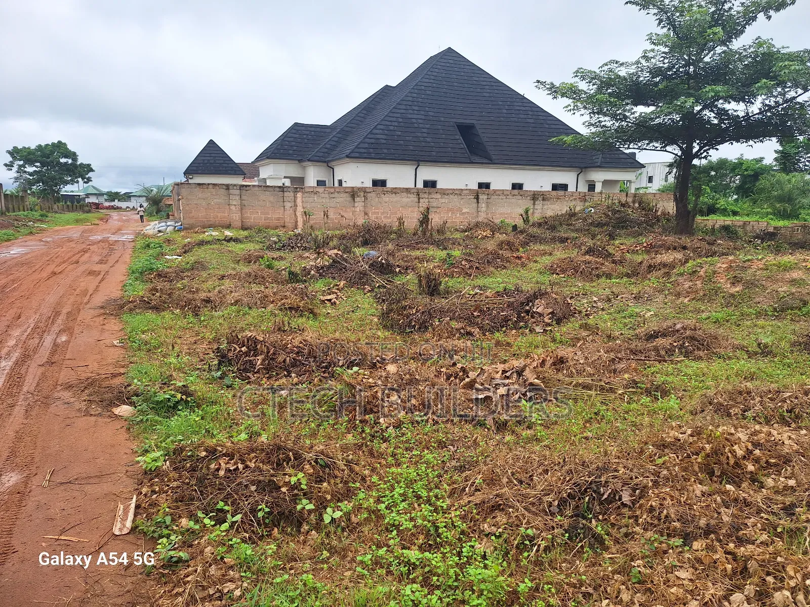 Distress 100x100. 200ft Off Ohen, Okhuoromi, Airport Road in Benin City