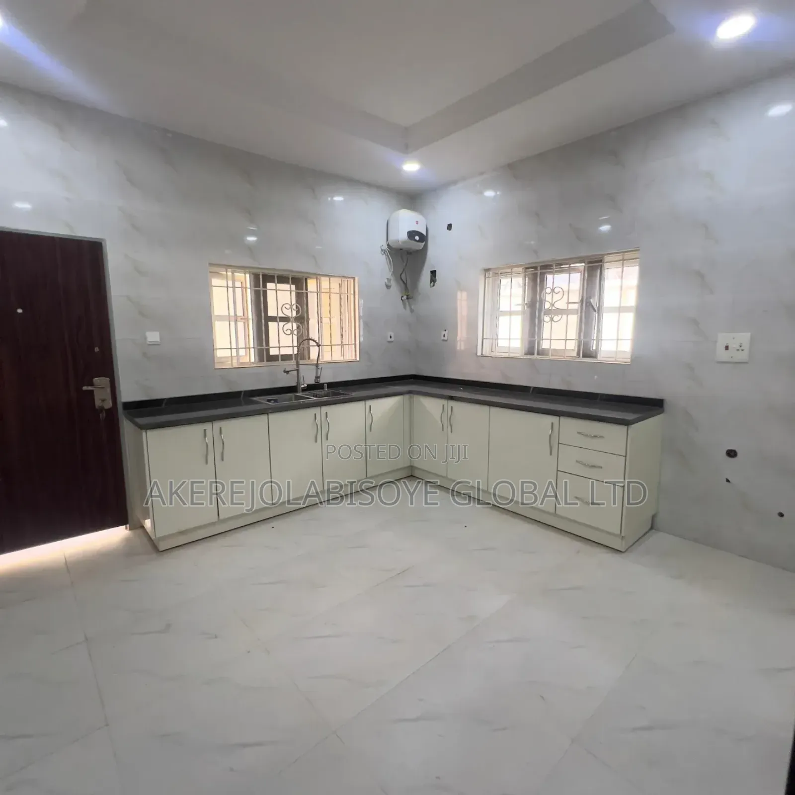 5bdrm Duplex in In An Estate Idu for sale in Idu