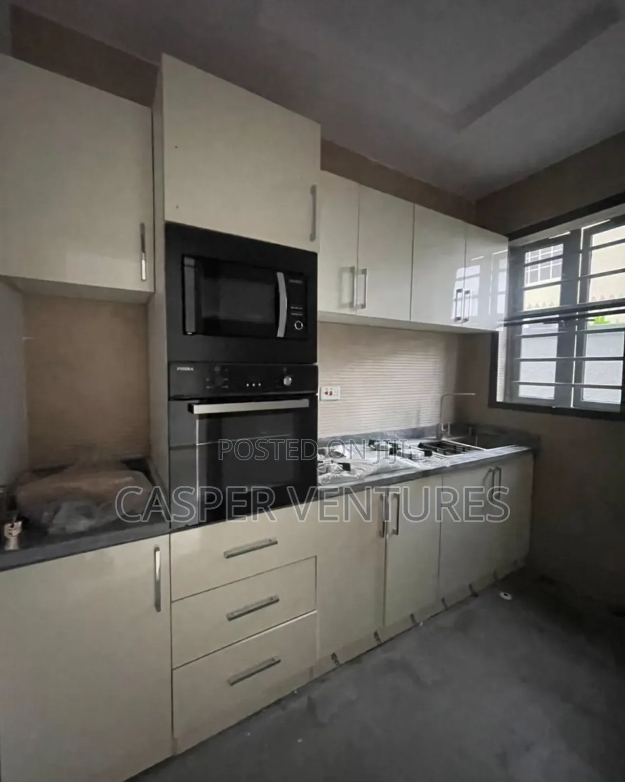 1bdrm Room & Parlour in Elegushi for sale in Ikate-Elegushi