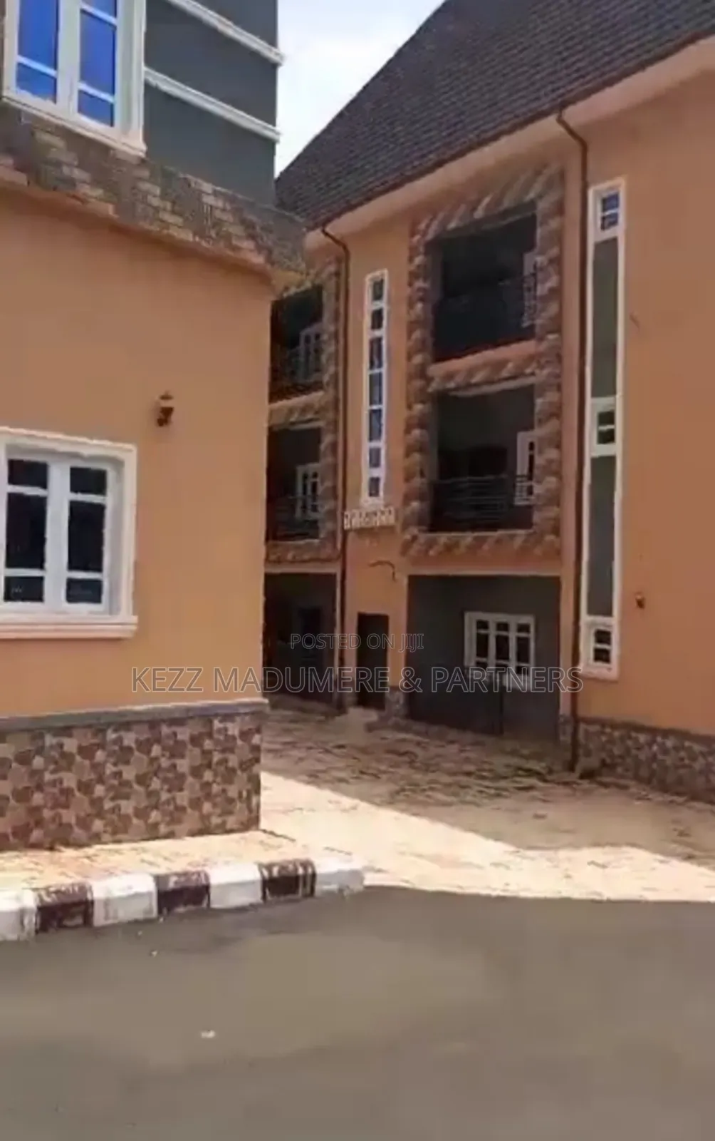 6bdrm Maisonette in Awka , Anambra State for sale in Awka