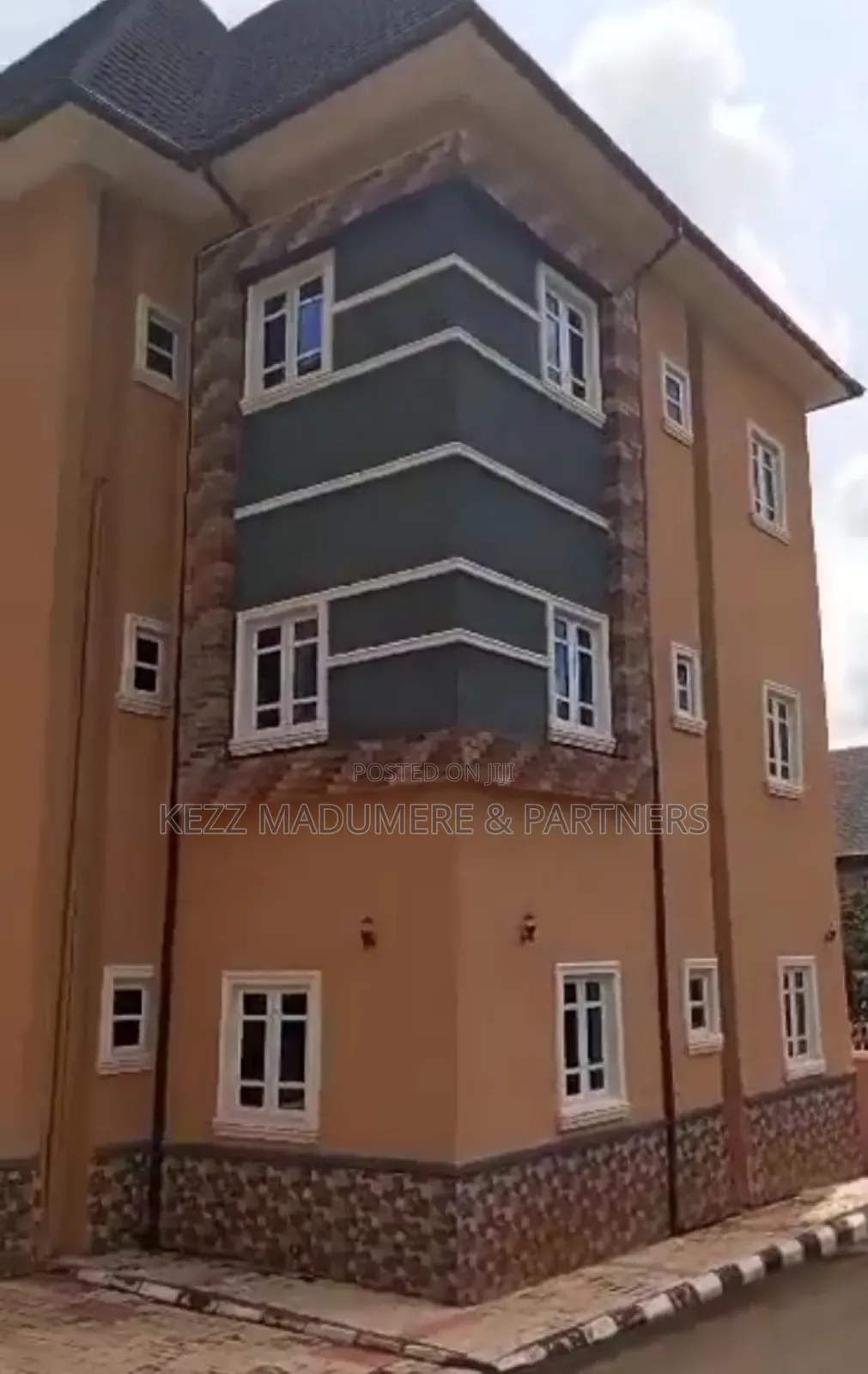 6bdrm Maisonette in Awka , Anambra State for sale in Awka