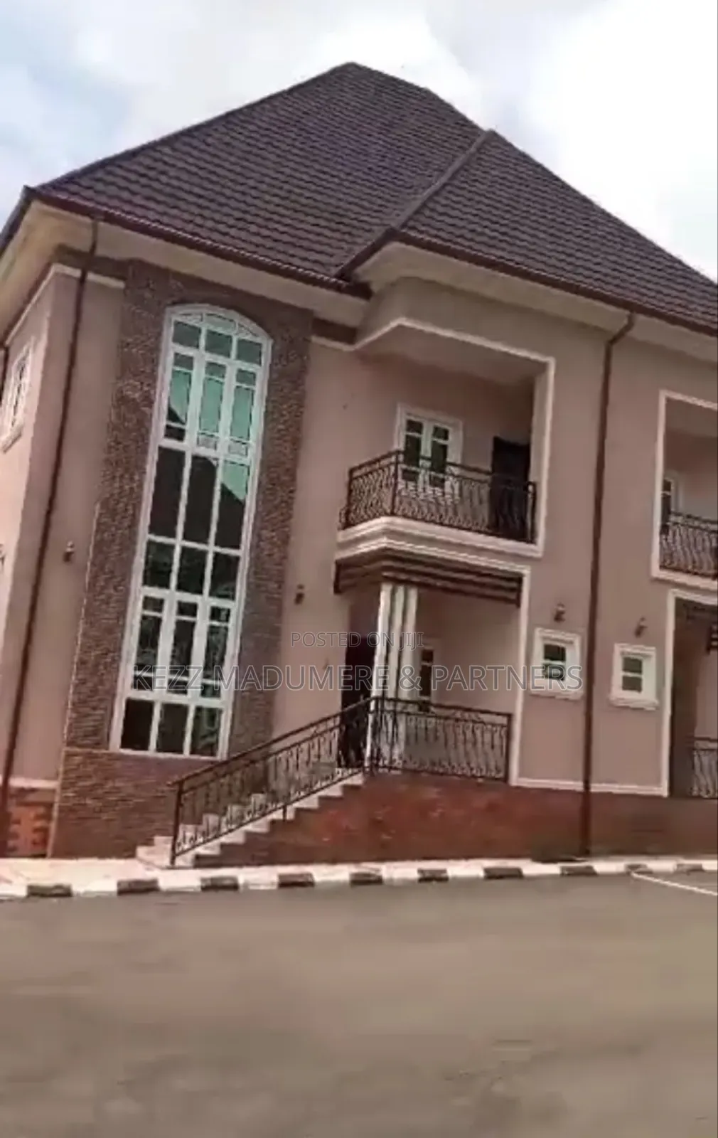 6bdrm Maisonette in Awka , Anambra State for sale in Awka