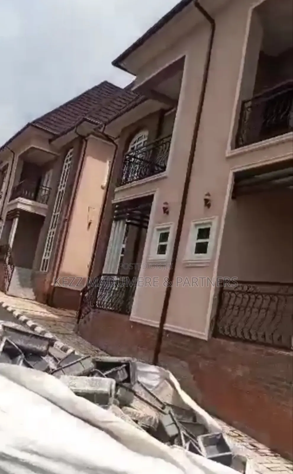 6bdrm Maisonette in Awka , Anambra State for sale in Awka