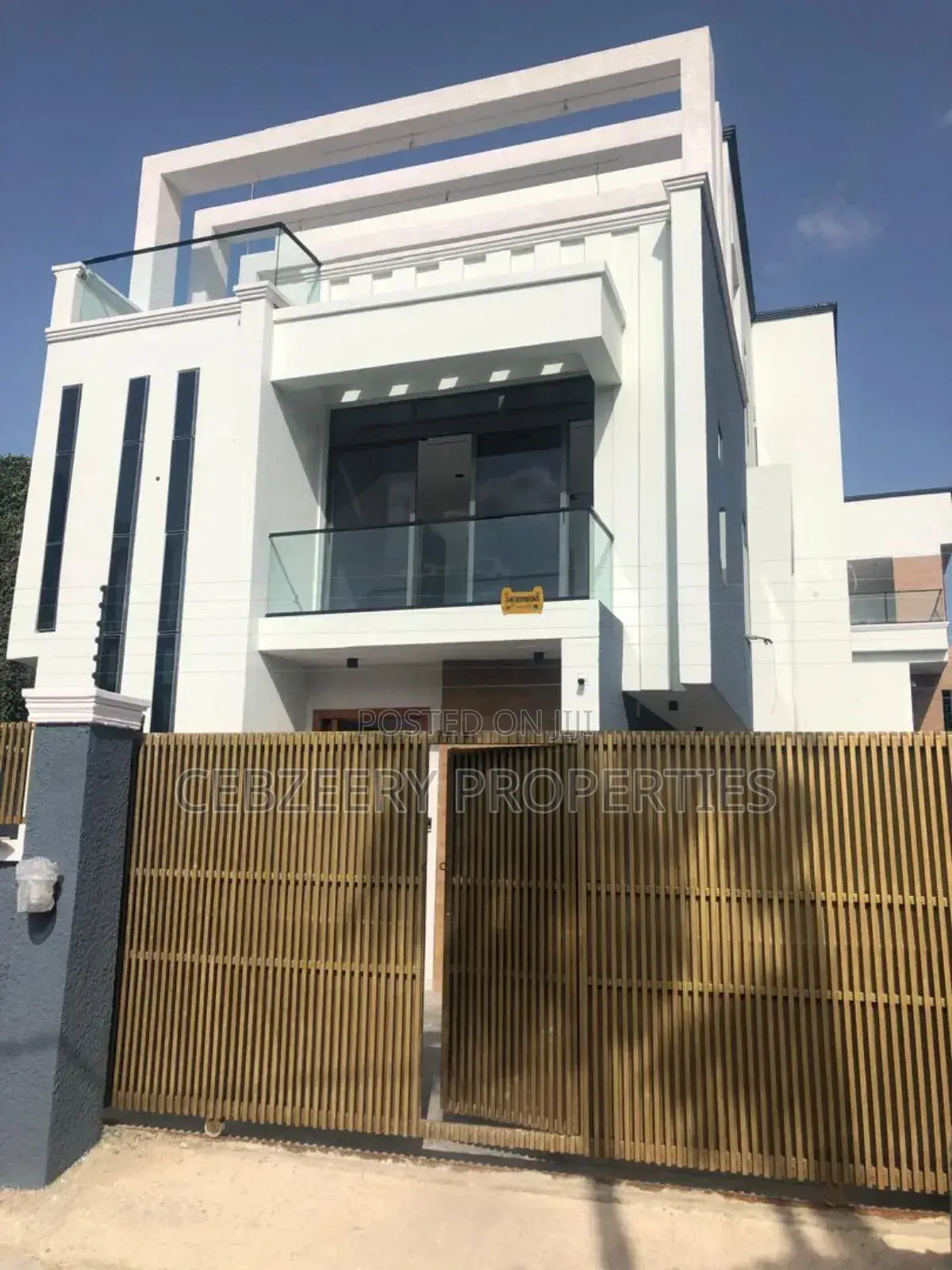 5bdrm Duplex in Omole Estate for sale in Omole Phase 1