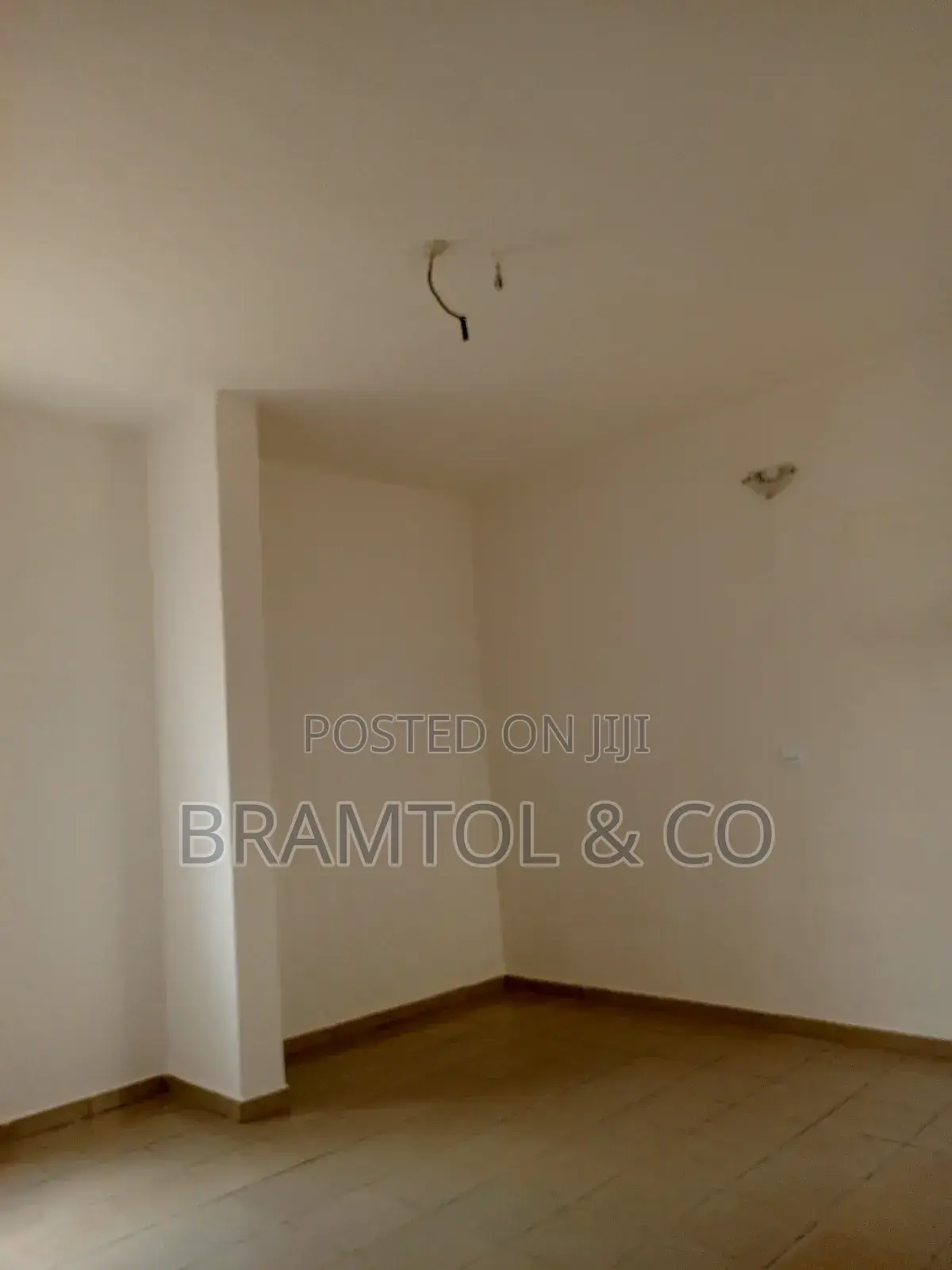 Well Renovated 3bedroom Corporate Office Flat in Wuye