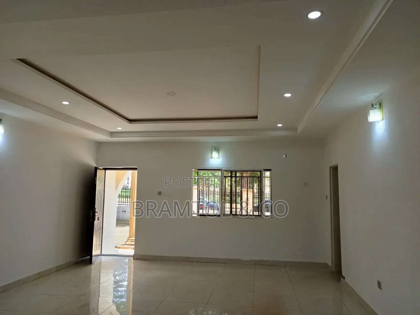 Well Renovated 3bedroom Corporate Office Flat in Wuye