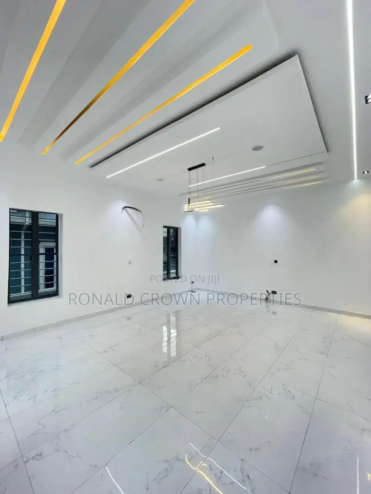 5bdrm Duplex in Ikota for sale in Ikota