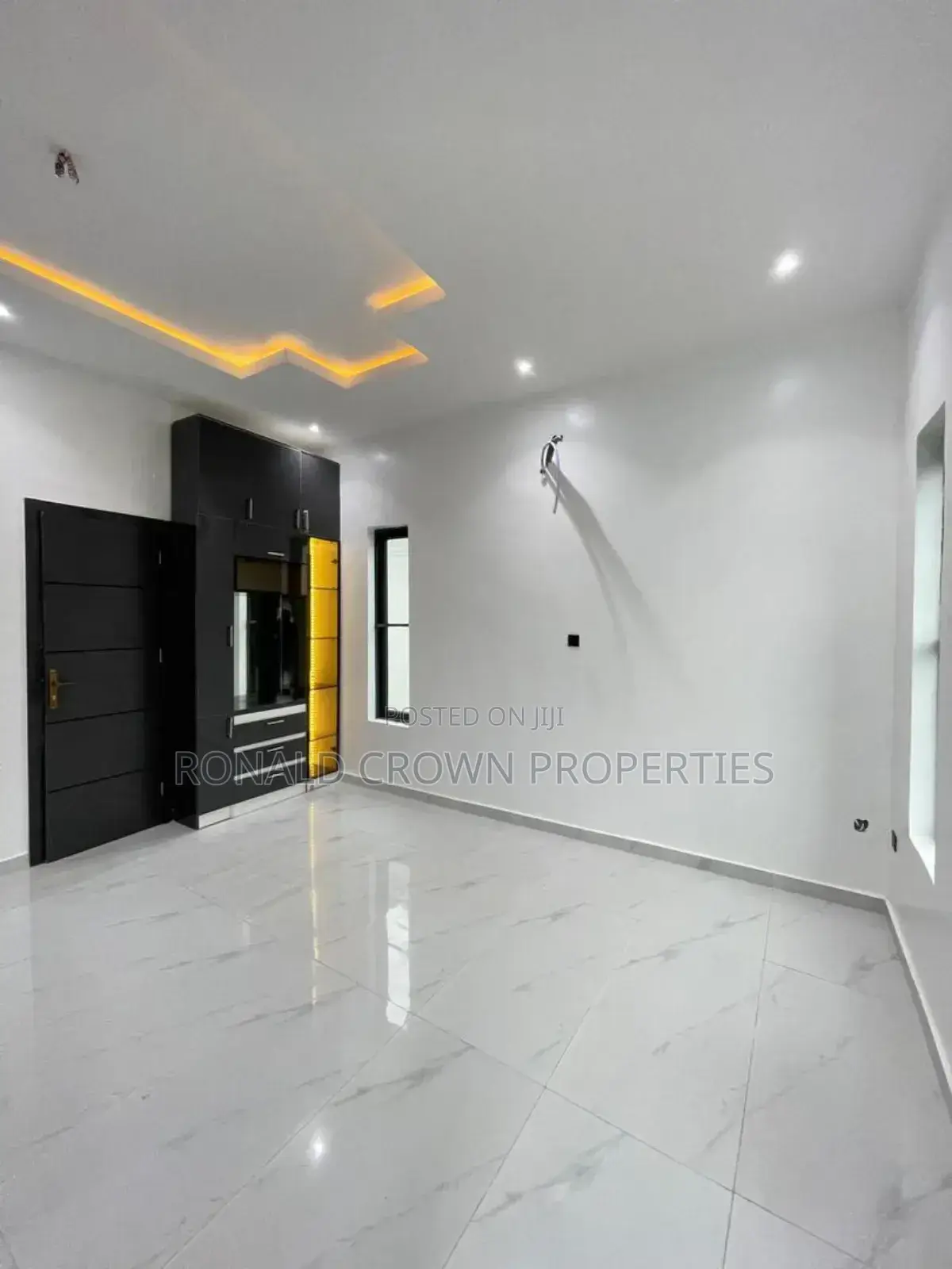 5bdrm Duplex in Ikota for sale in Ikota