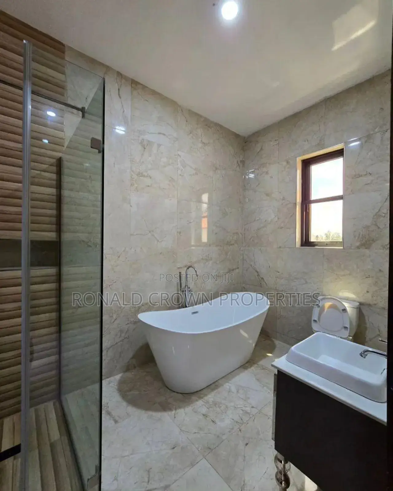 5bdrm Duplex in Lekki Phase 1 for sale in Lekki Phase 1