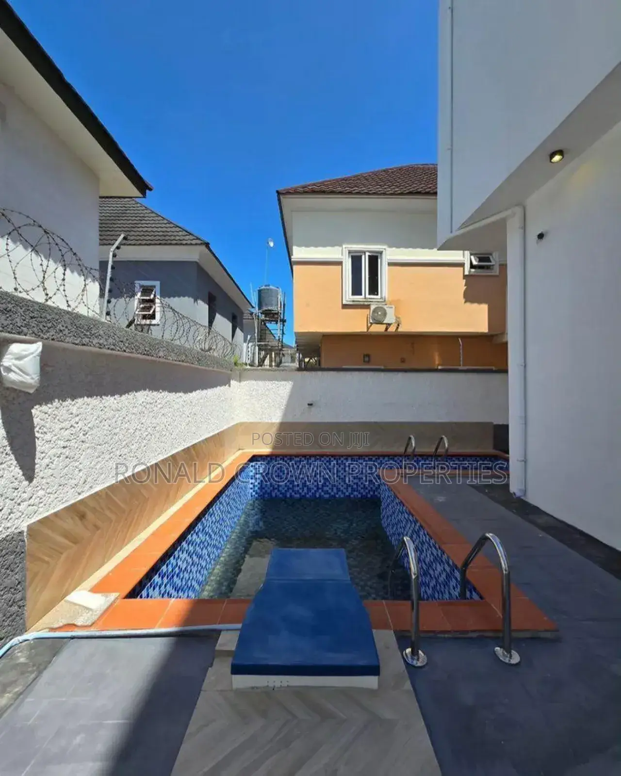 5bdrm Duplex in Lekki Phase 1 for sale in Lekki Phase 1
