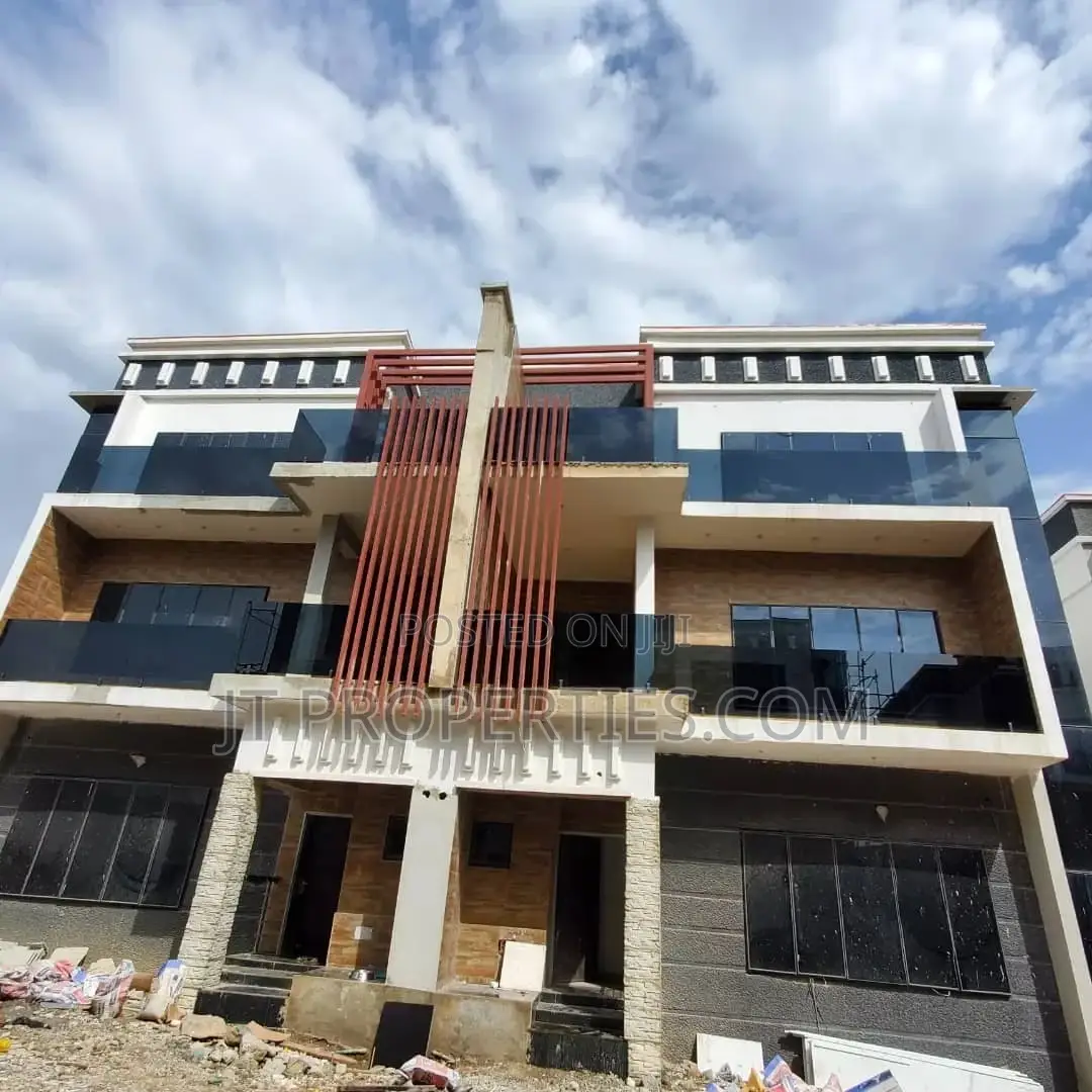 5bdrm Duplex in Idu for sale in Idu Industrial