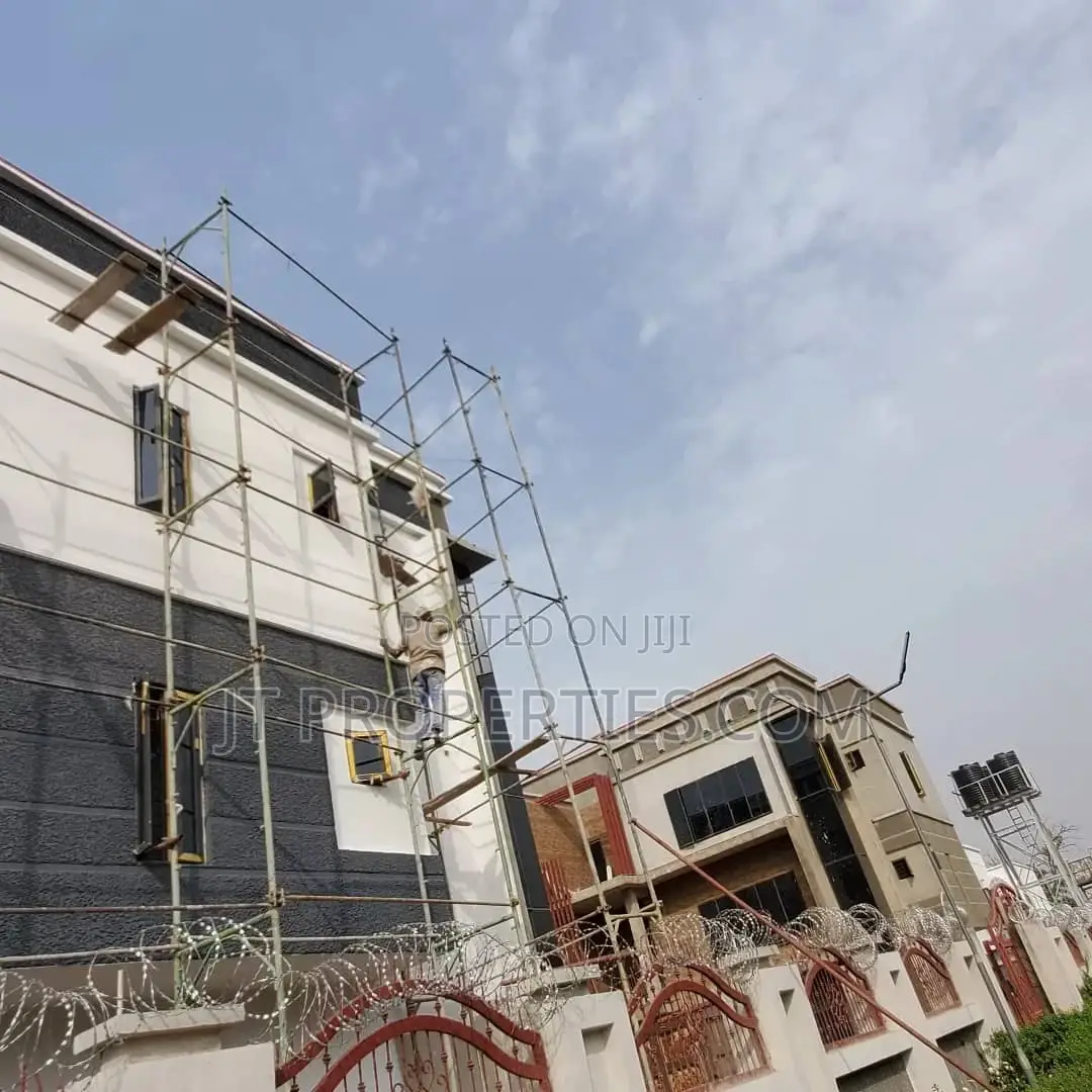 5bdrm Duplex in Idu for sale in Idu Industrial