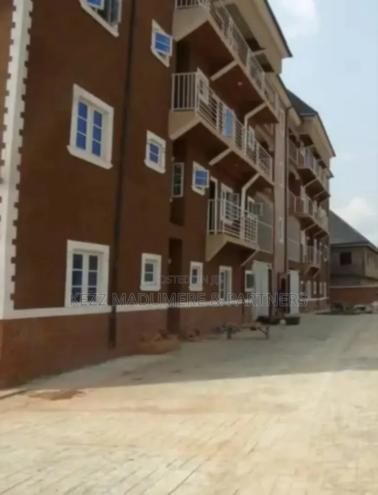 16bdrm Block of Flats in Owerri , Imo State for sale in Owerri