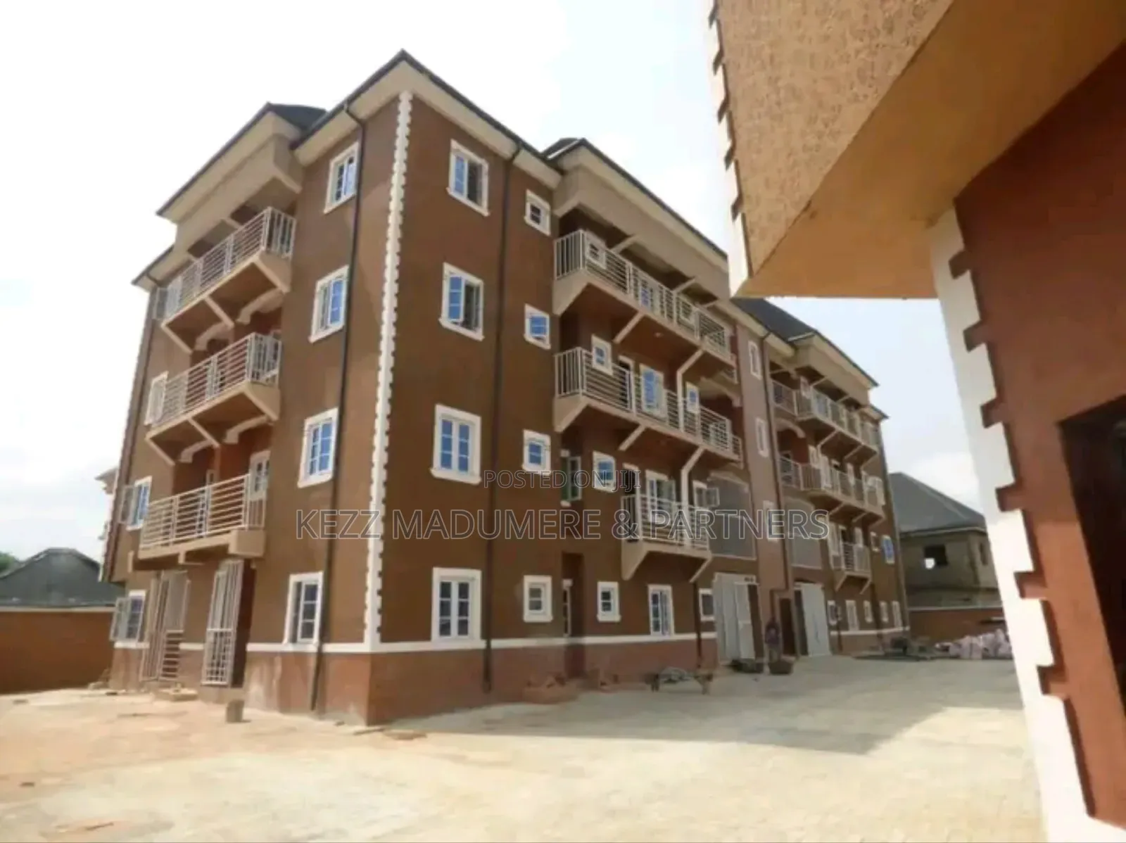16bdrm Block of Flats in Owerri , Imo State for sale in Owerri
