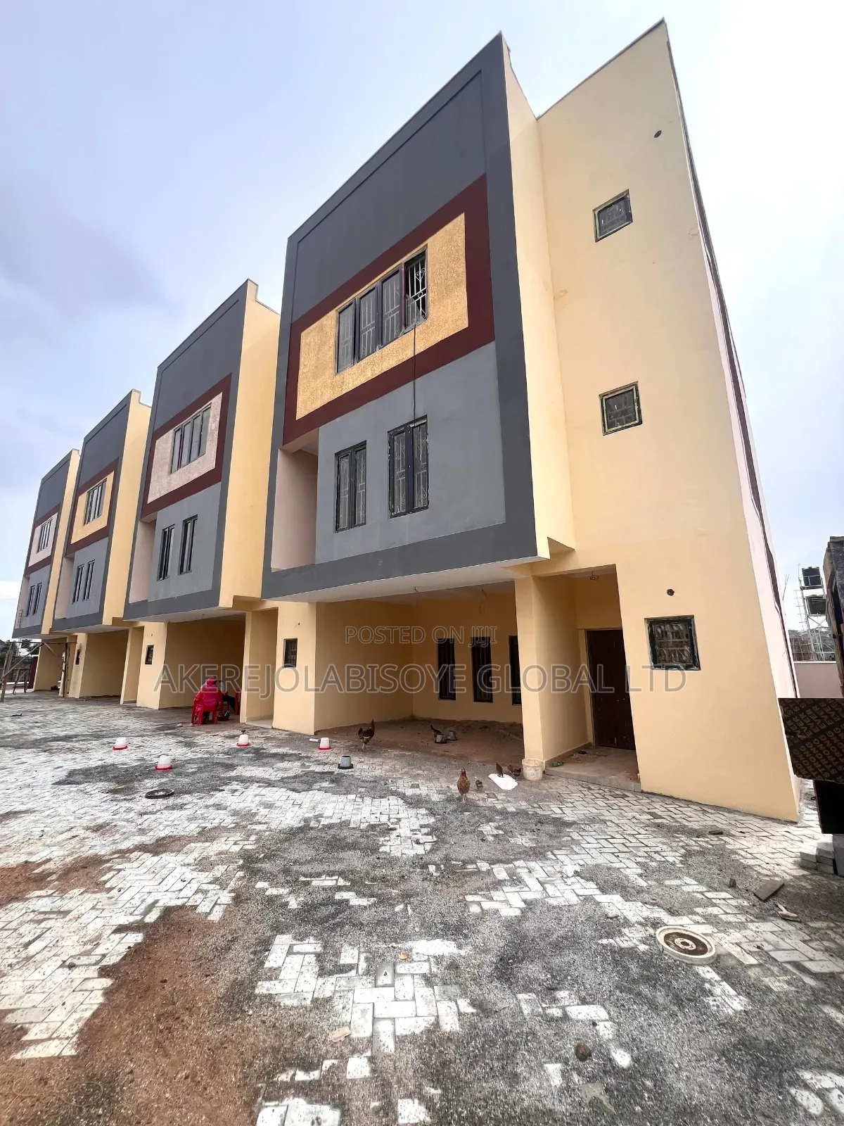 4bdrm Townhouse/Terrace in Lifecamp for Sale in Life Camp