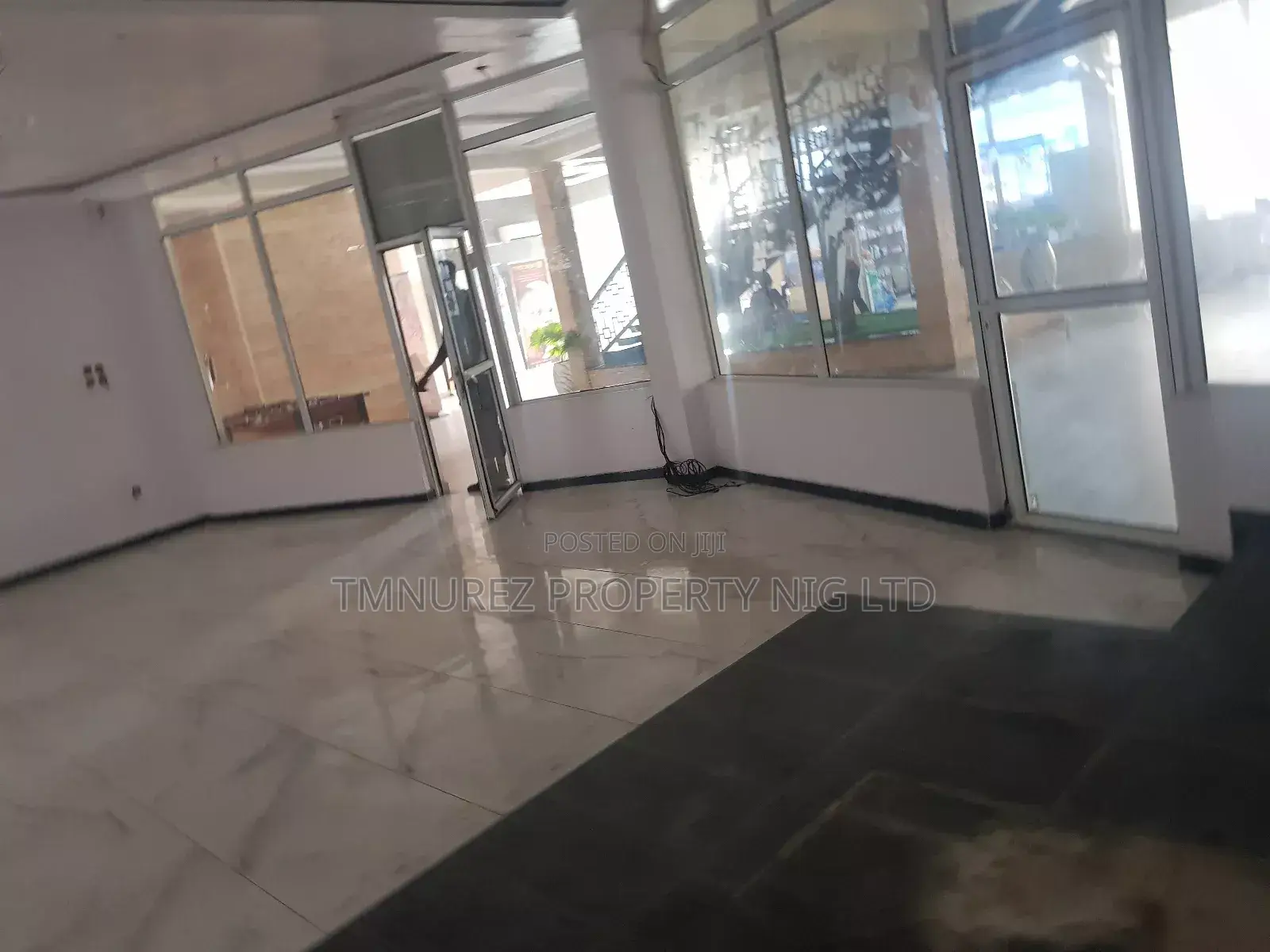 30 SQM Shop,Office Space for Rent,At Lekki Phase1 in Lekki Phase 1