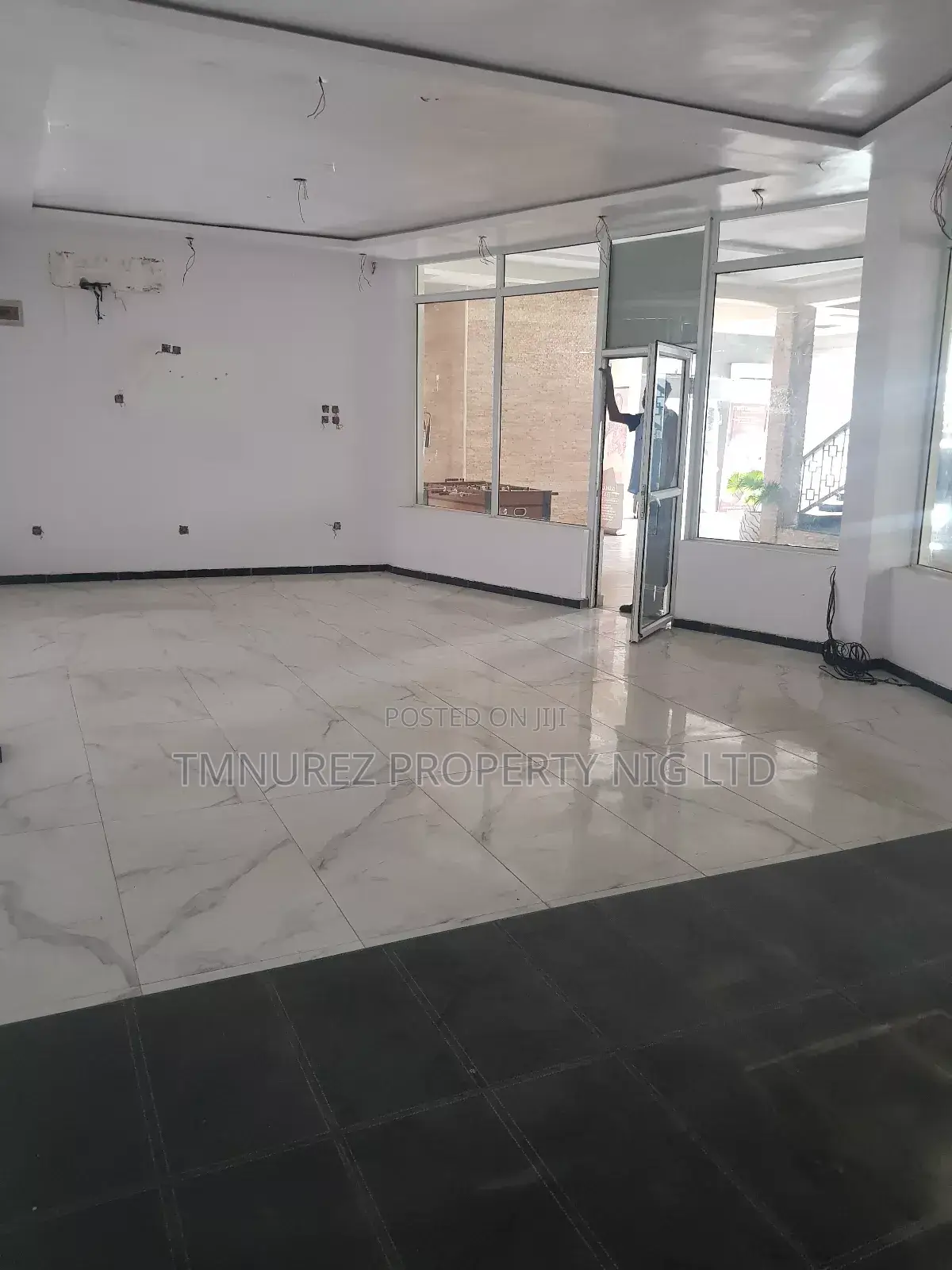 30 SQM Shop,Office Space for Rent,At Lekki Phase1 in Lekki Phase 1