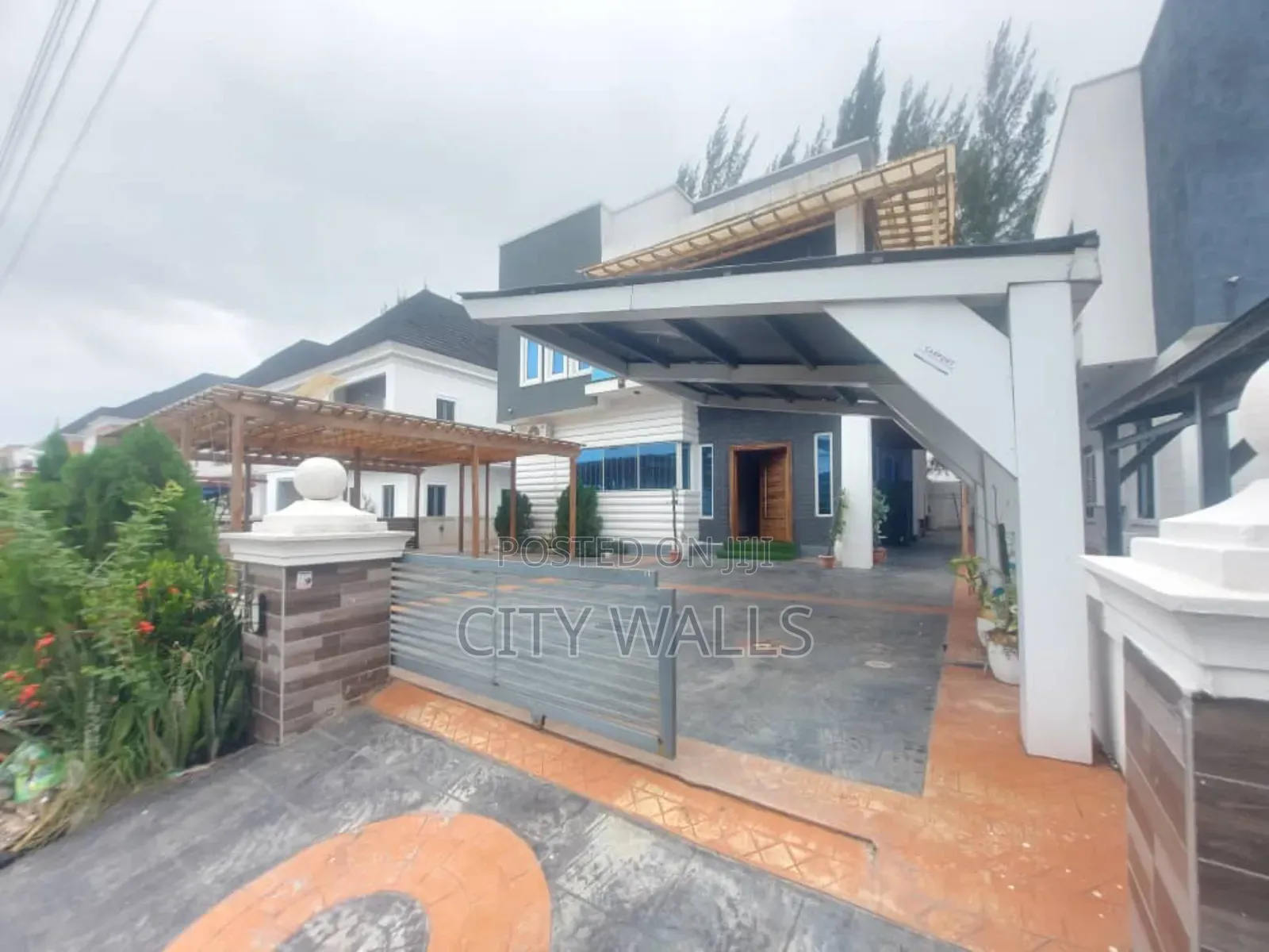 5bdrm Duplex in Richmond Estate, Ikota for rent in Ikota