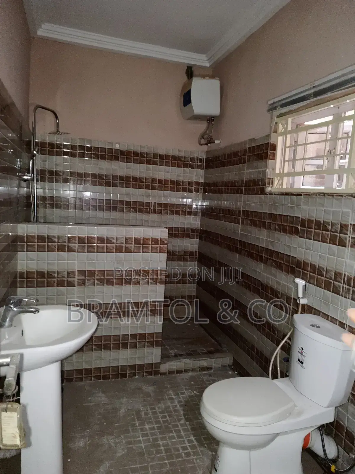 4bdrm Townhouse / Terrace in Durumi for rent in Durumi