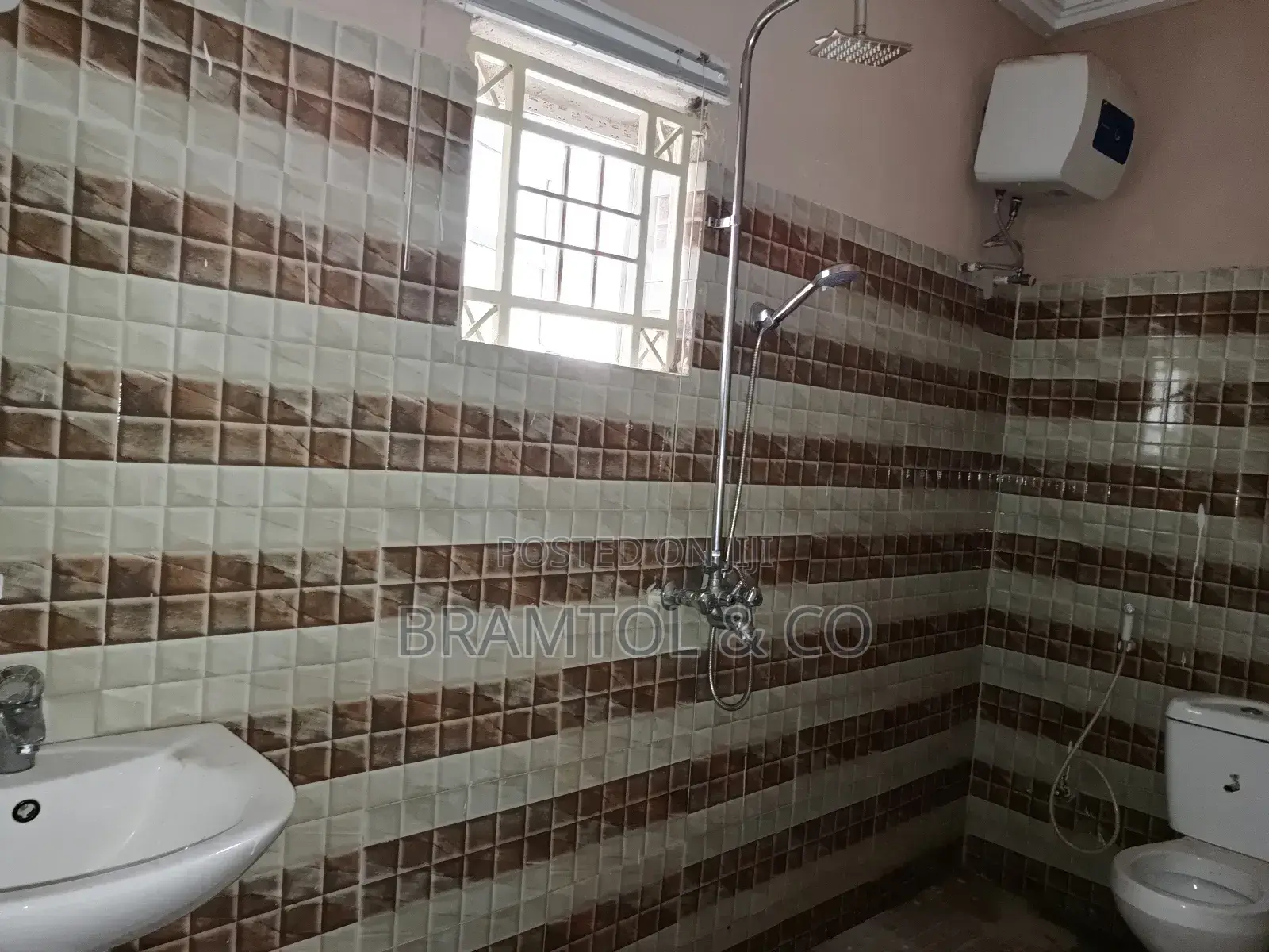 4bdrm Townhouse / Terrace in Durumi for rent in Durumi