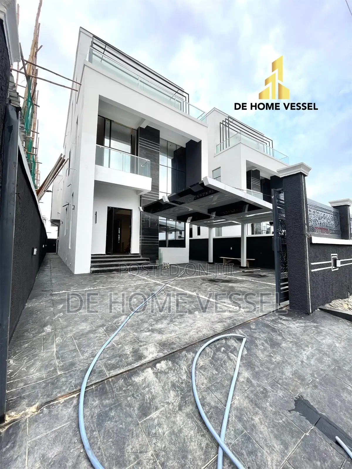 5bdrm Duplex in Lekki for sale in Lekki