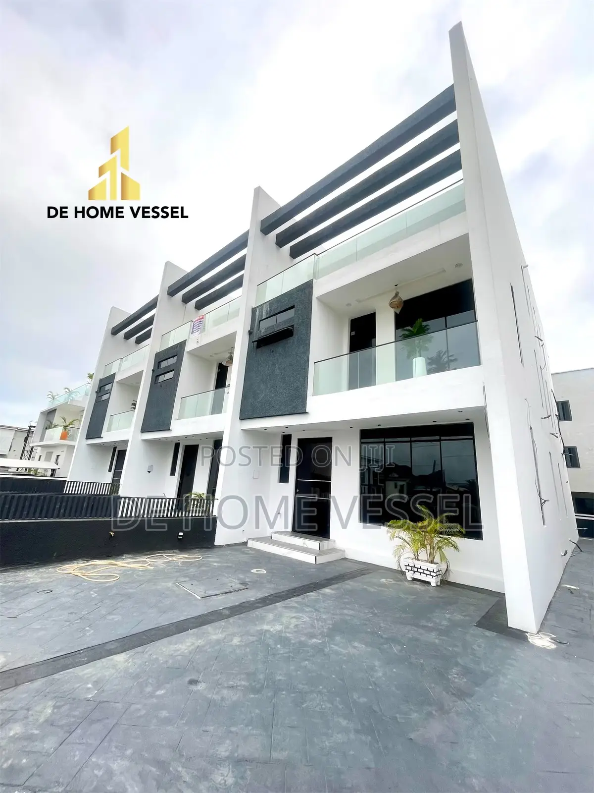 5bdrm Townhouse/Terrace in Lekki for sale in Lekki