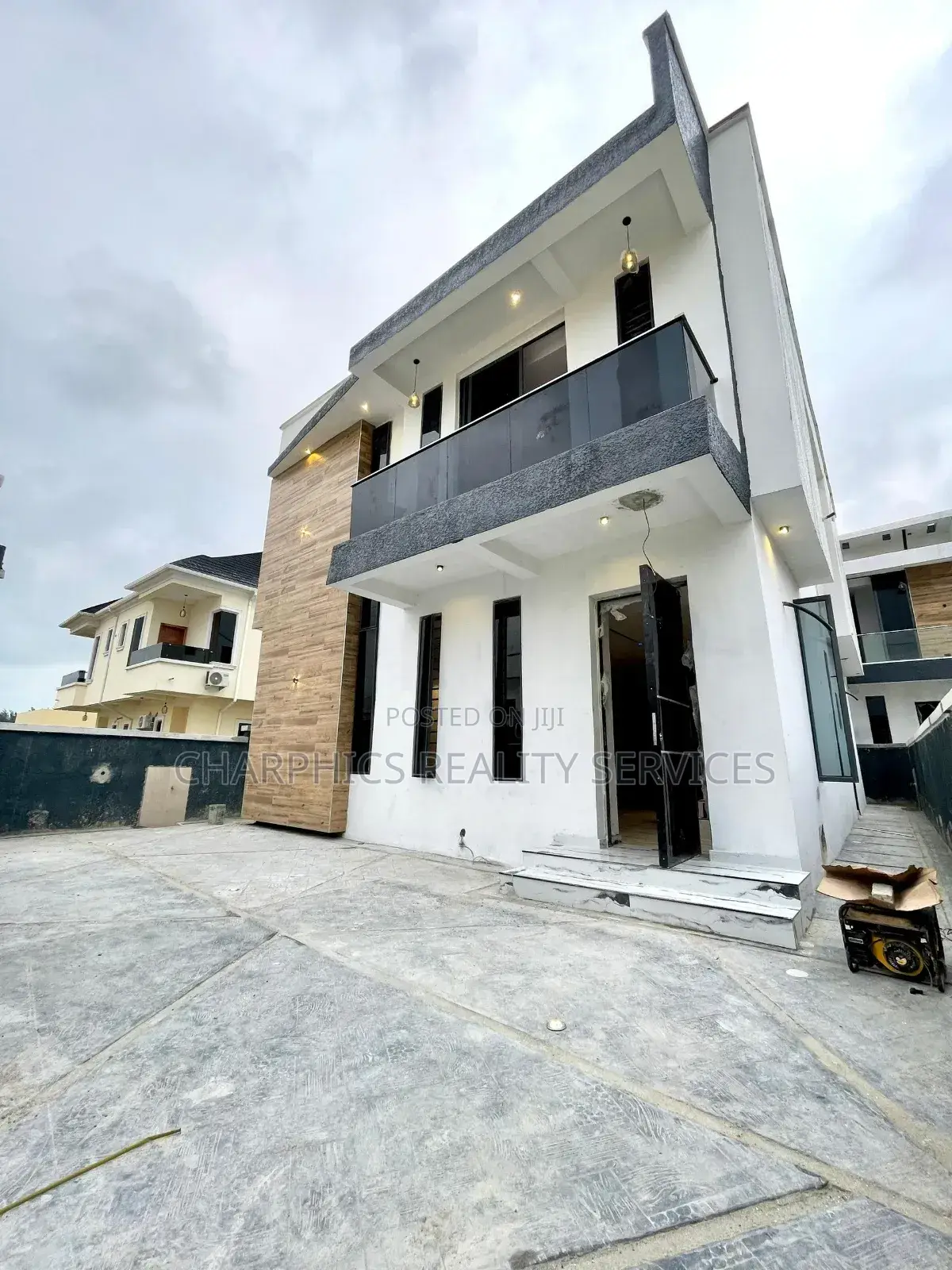5bdrm Duplex in Ikota for sale in Ikota