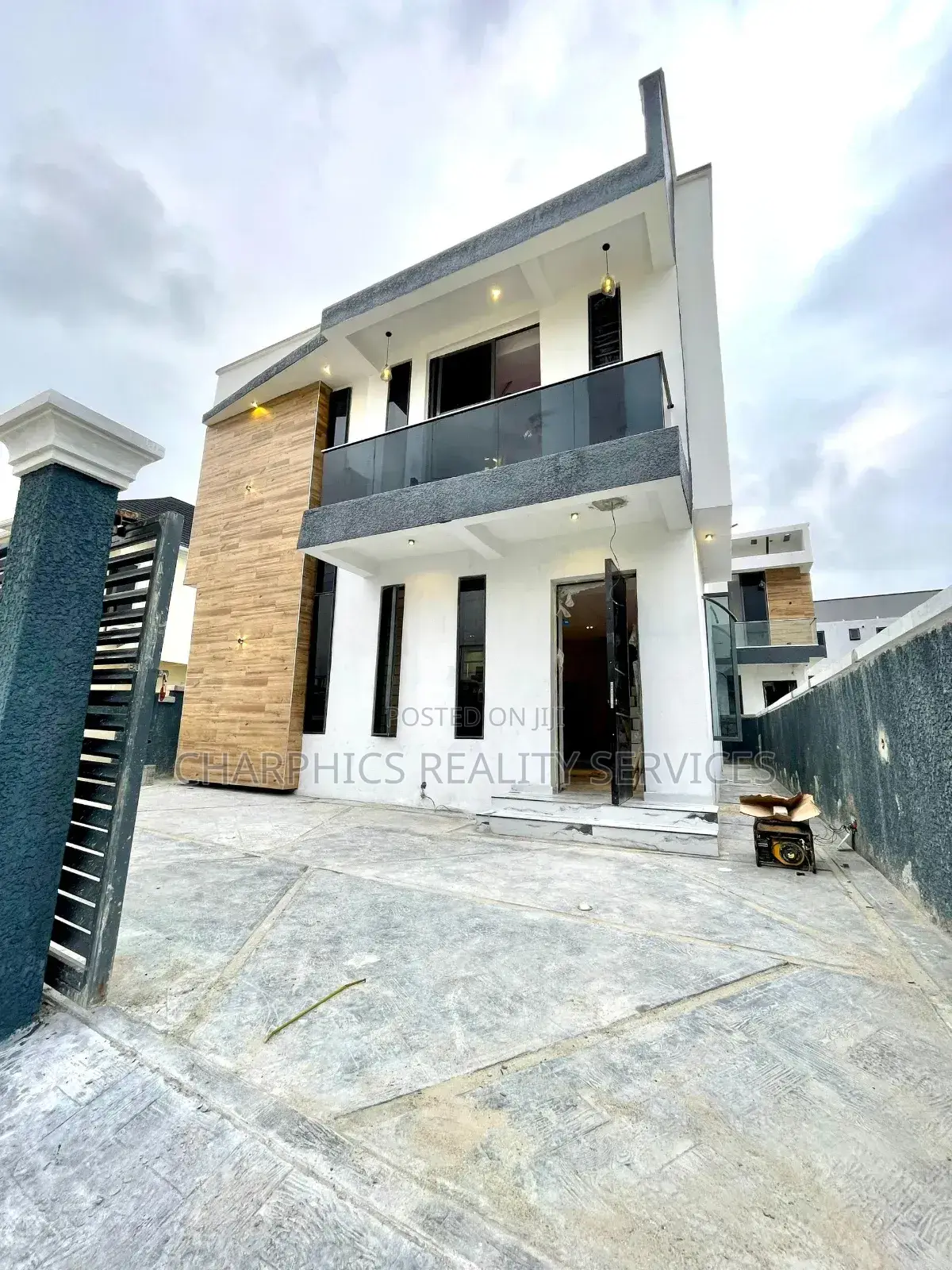 5bdrm Duplex in Ikota for sale in Ikota