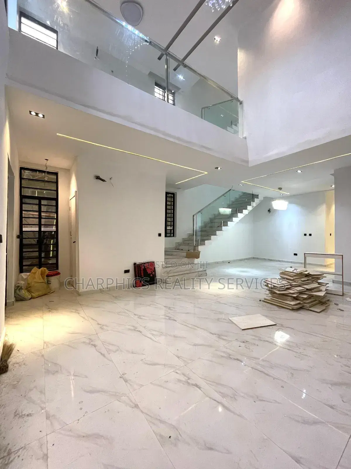 5bdrm Duplex in Ikota for sale in Ikota