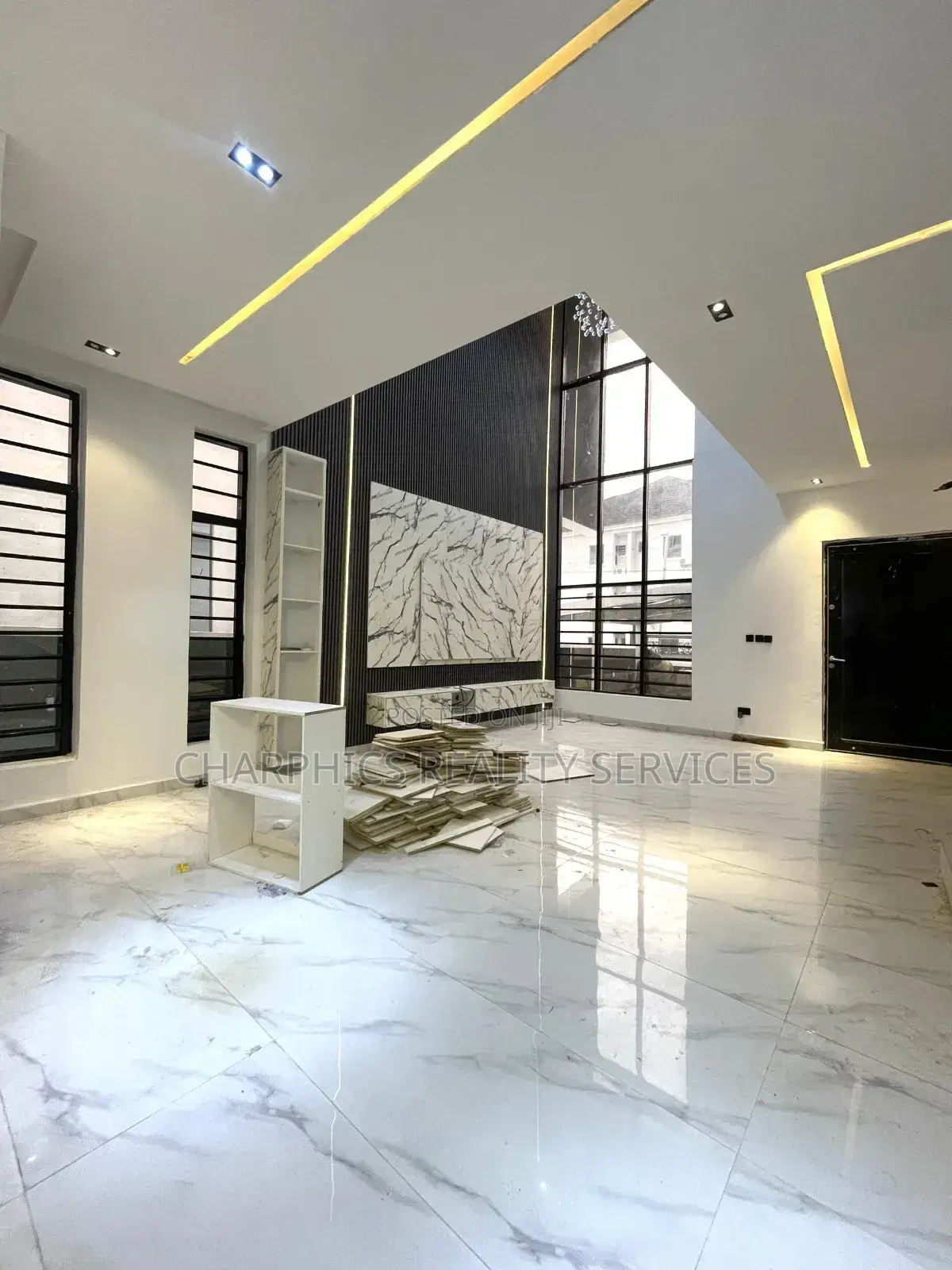 5bdrm Duplex in Ikota for sale in Ikota
