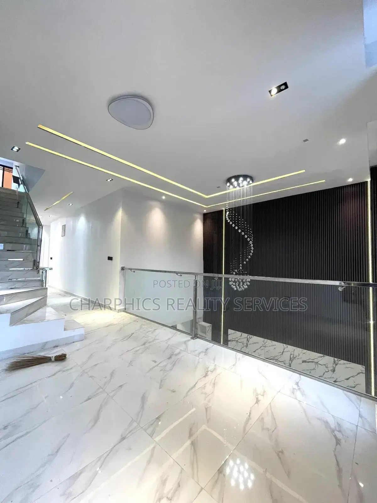 5bdrm Duplex in Ikota for sale in Ikota
