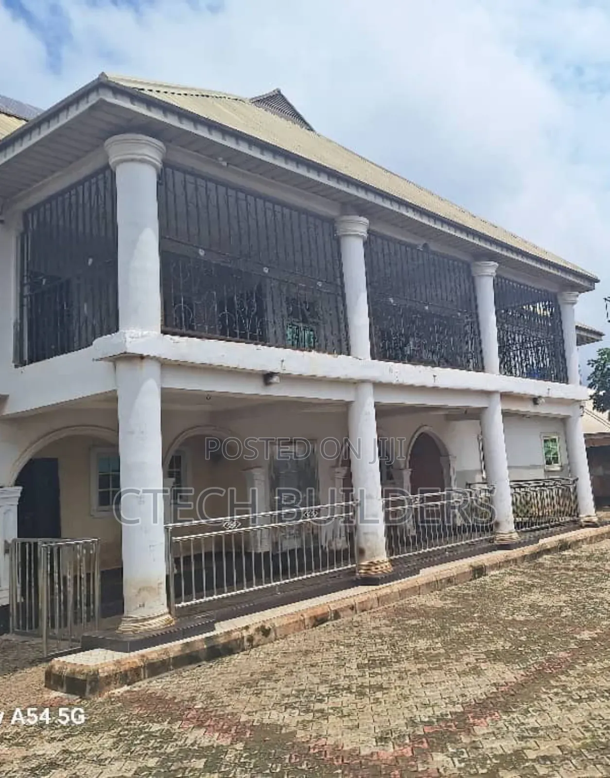 12bdrm Block of Flats in Benin City for sale in Benin City