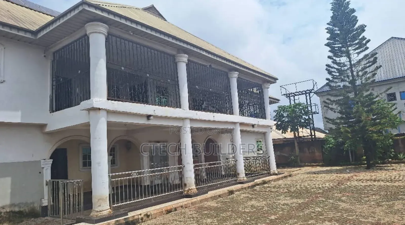 12bdrm Block of Flats in Benin City for sale in Benin City
