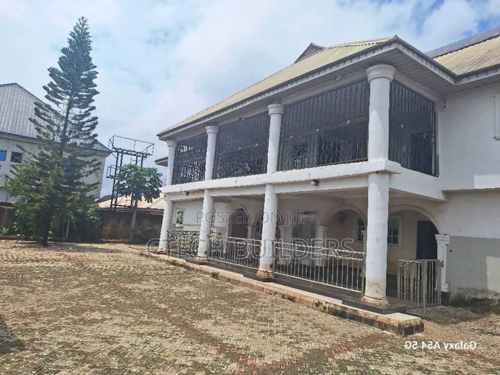 12bdrm Block of Flats in Benin City for sale in Benin City