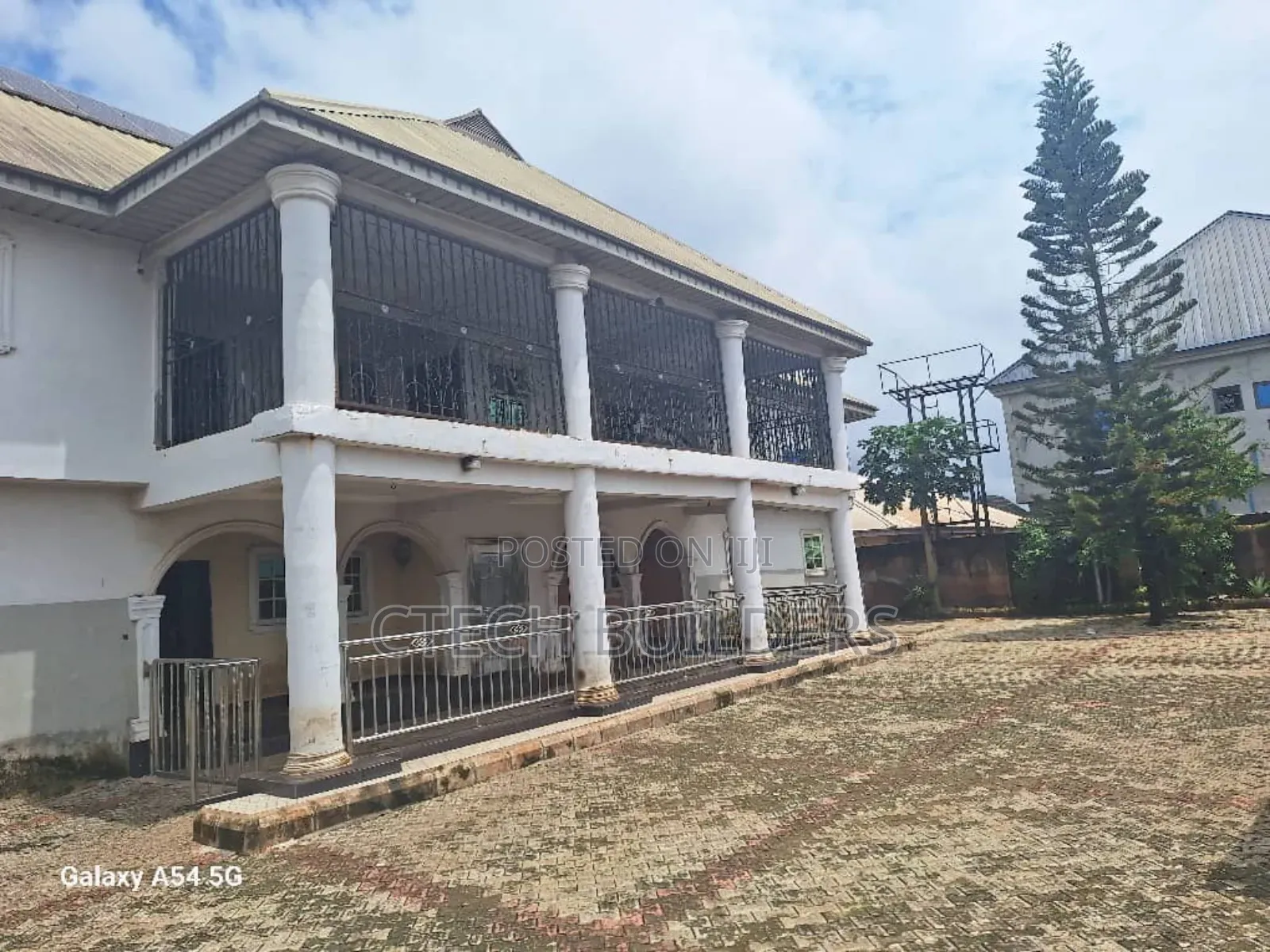 12bdrm Block of Flats in Benin City for sale in Benin City